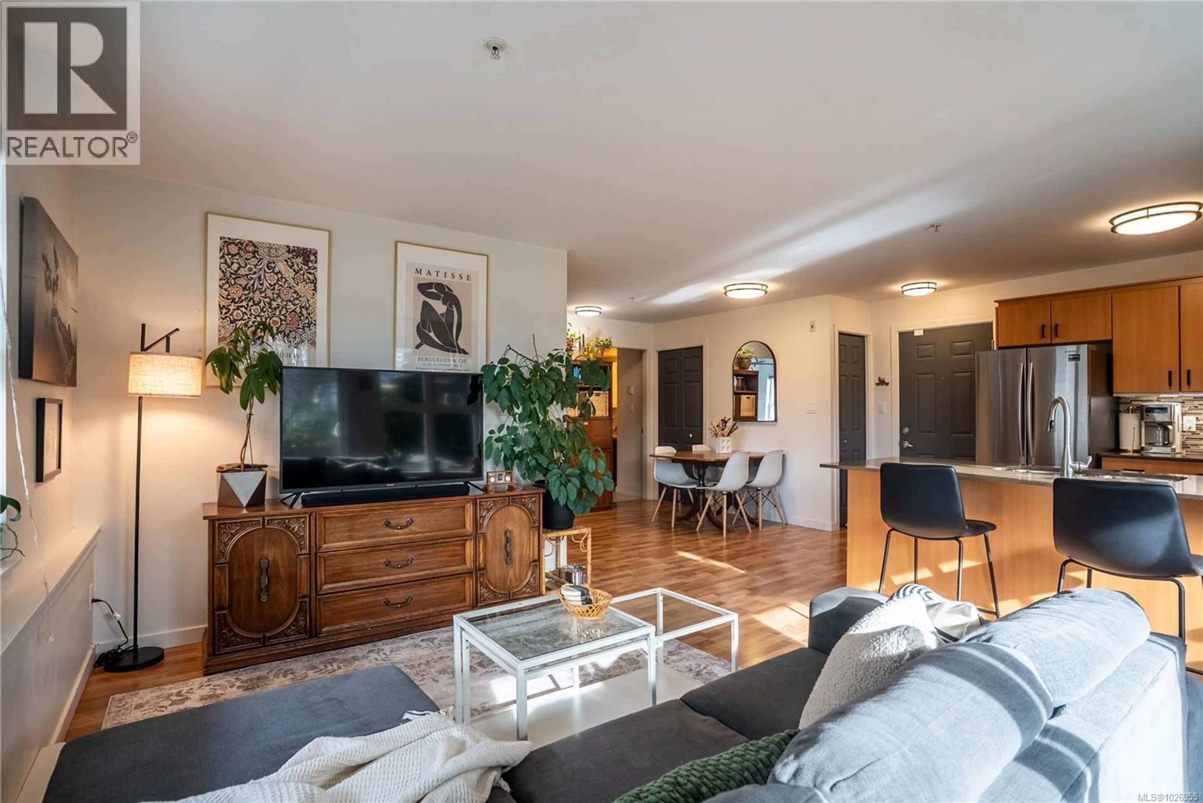 Living room with furniture, wood/laminate floor for 202 - 2940 HARRIET ROAD, Saanich British Columbia V9A1T3