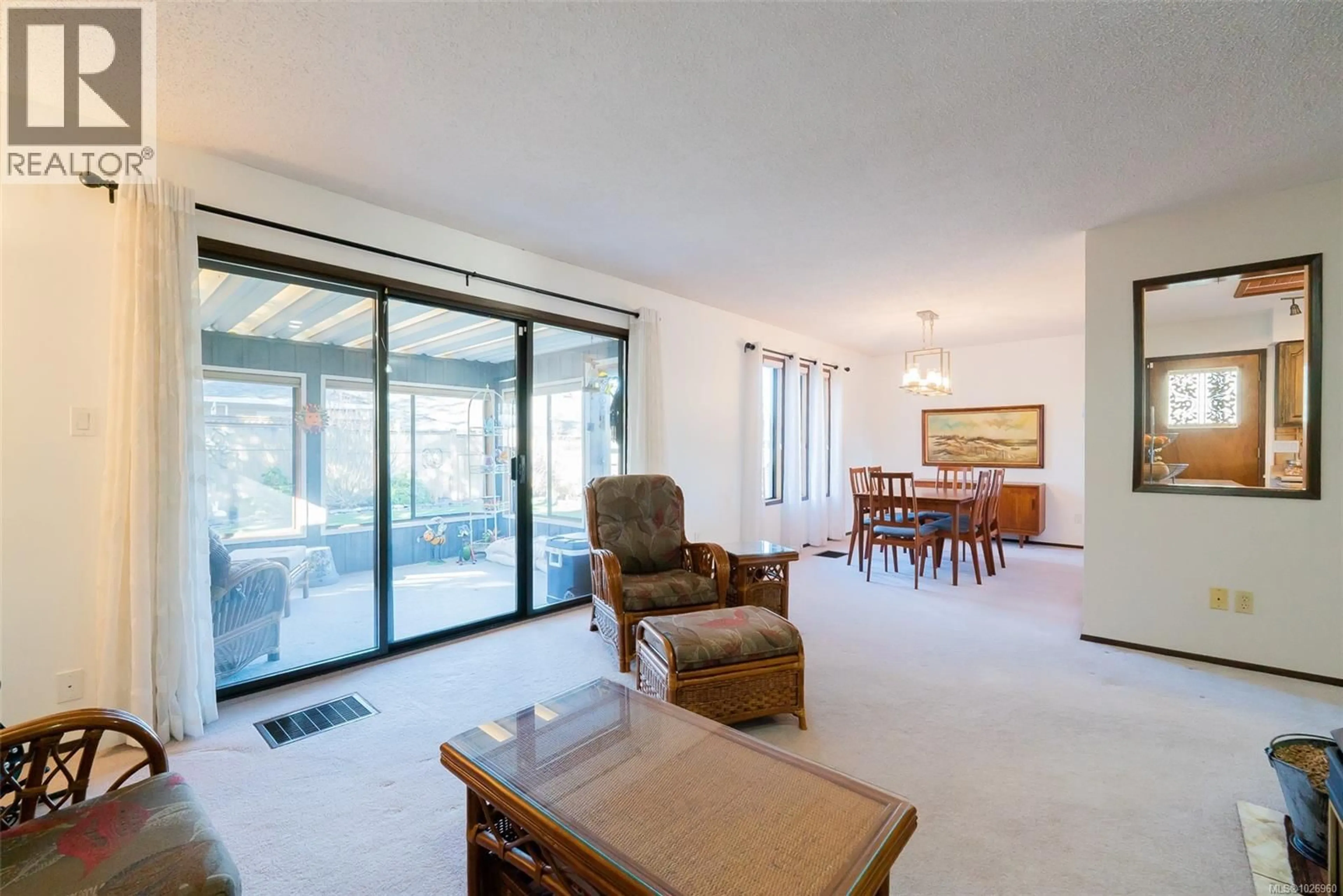 Living room with furniture, unknown for 319 MEADOW VIEW PLACE, Parksville British Columbia V9P1W2