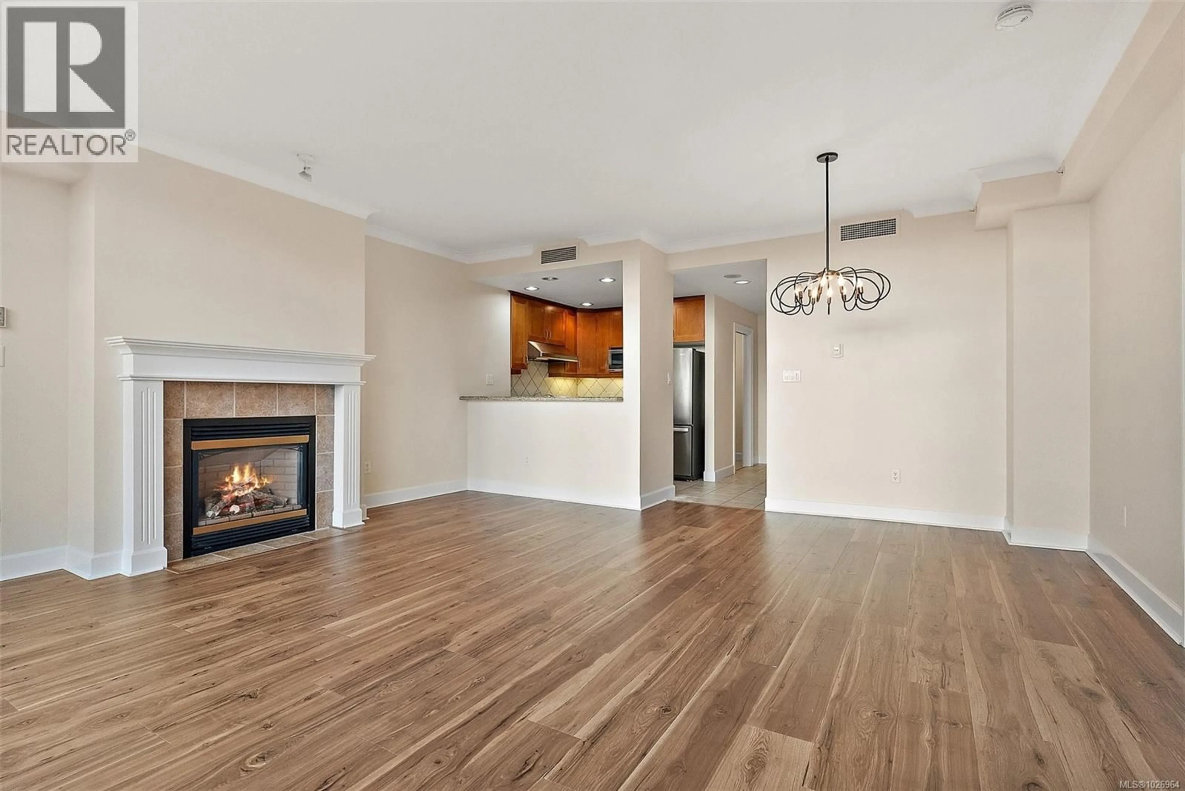 Living room with furniture, wood/laminate floor for 330 - 21 DALLAS ROAD, Victoria British Columbia V8V4Z9