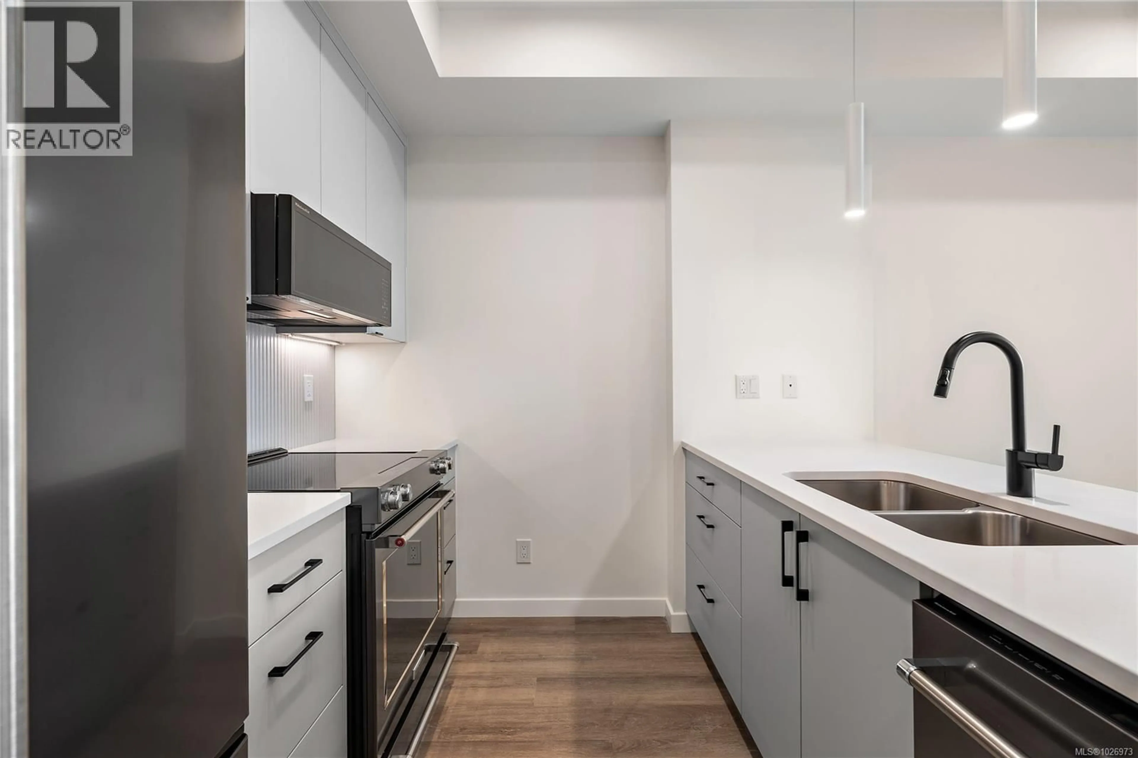 Standard kitchen, unknown for 312 - 1102 ESQUIMALT ROAD, Esquimalt British Columbia V9A0L3