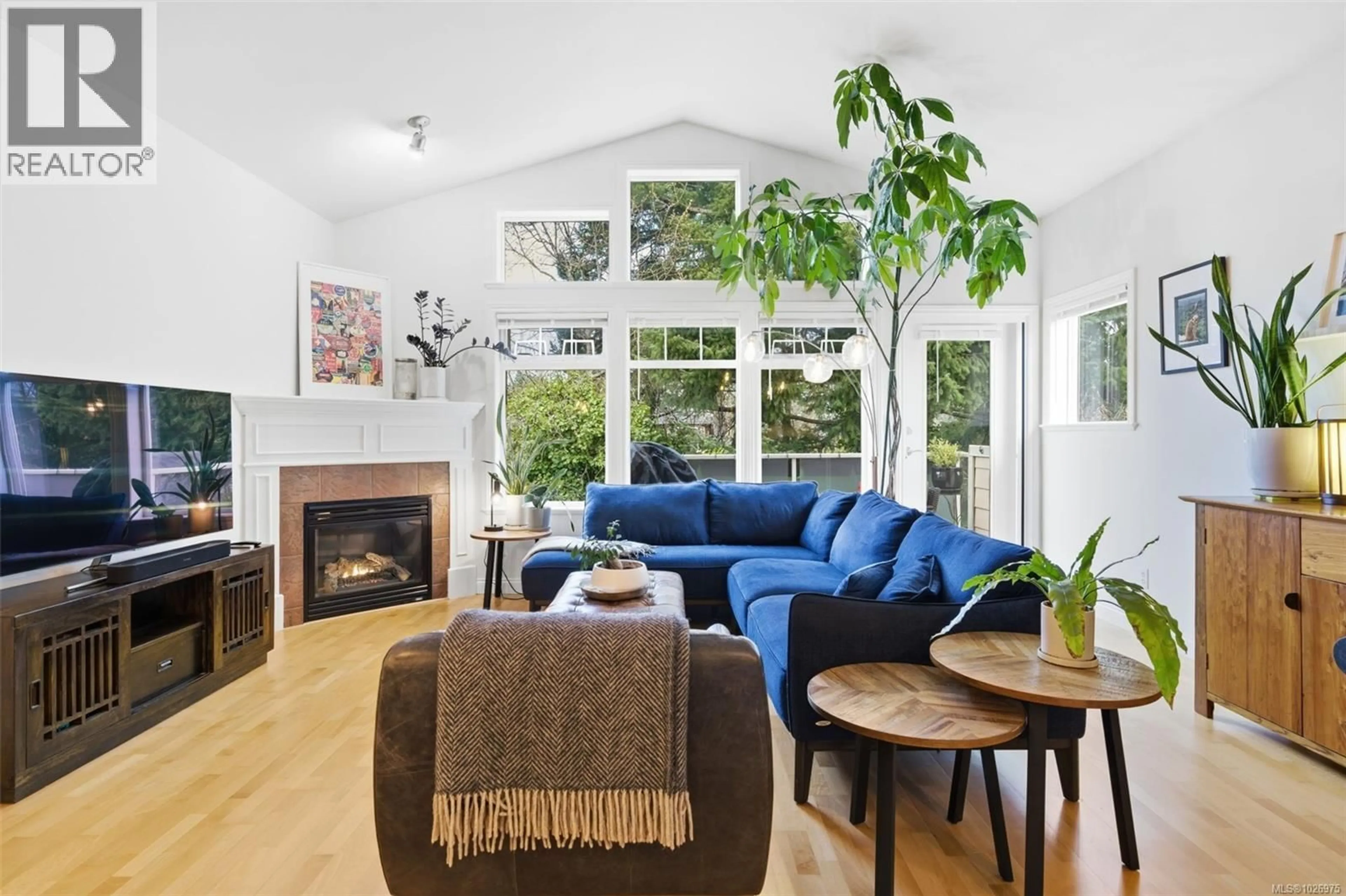 Living room with furniture, unknown for 75 - 850 PARKLANDS DRIVE, Esquimalt British Columbia V9A7L9