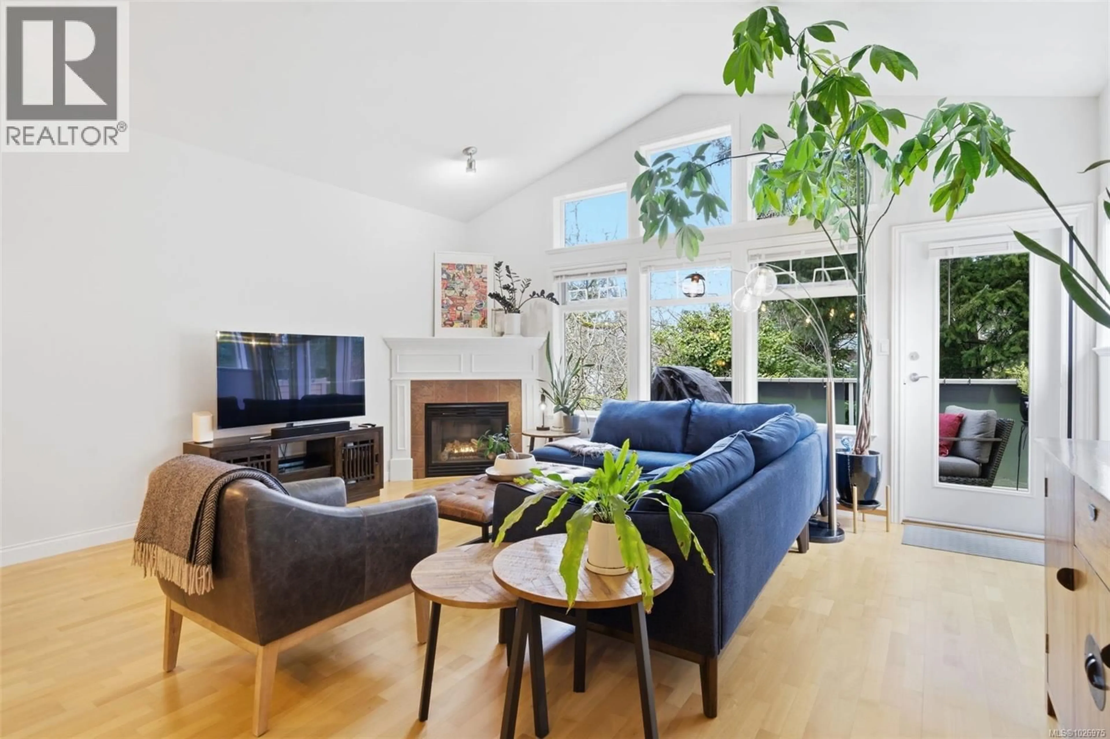 Living room with furniture, unknown for 75 - 850 PARKLANDS DRIVE, Esquimalt British Columbia V9A7L9