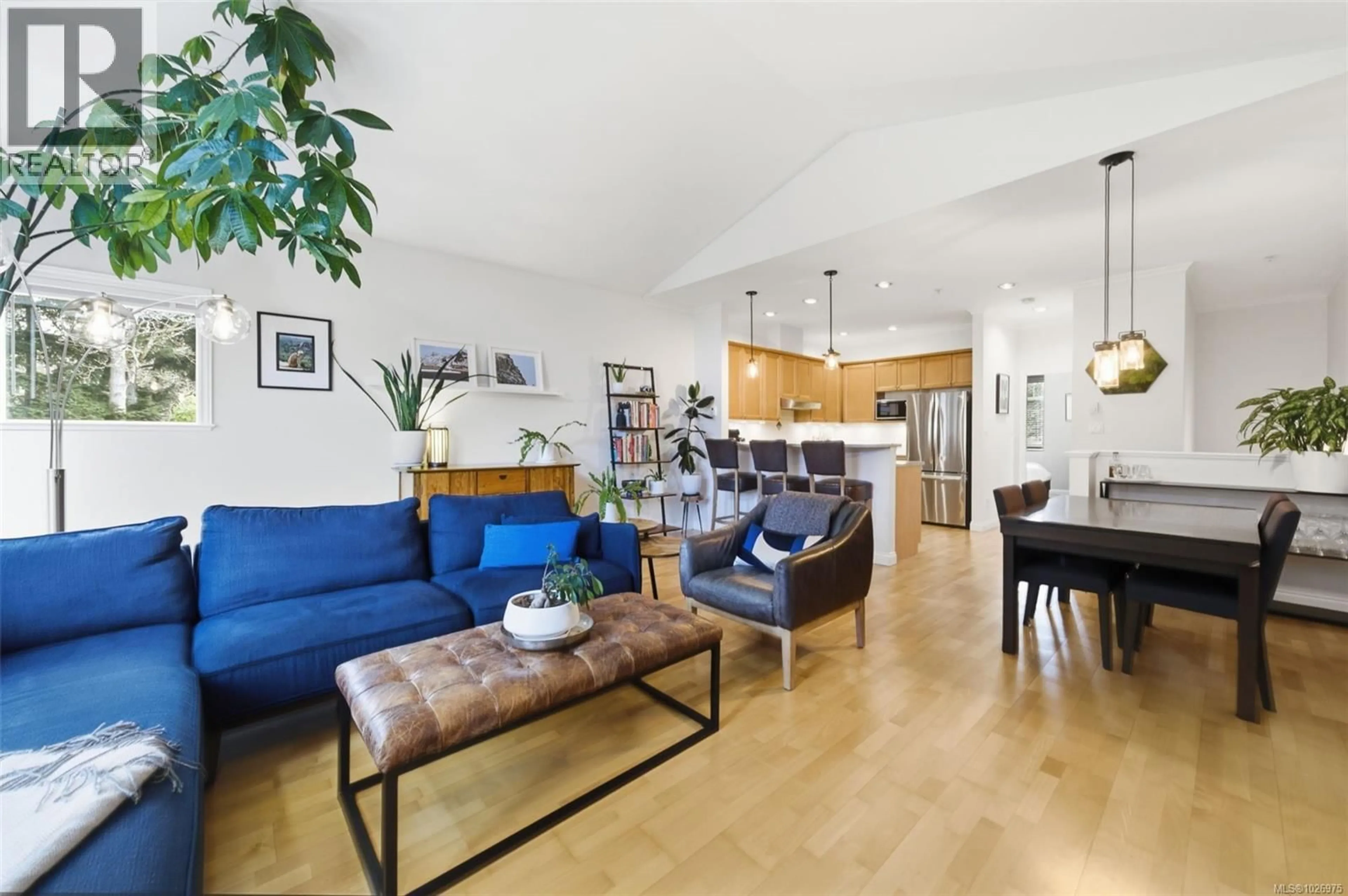 Living room with furniture, wood/laminate floor for 75 - 850 PARKLANDS DRIVE, Esquimalt British Columbia V9A7L9