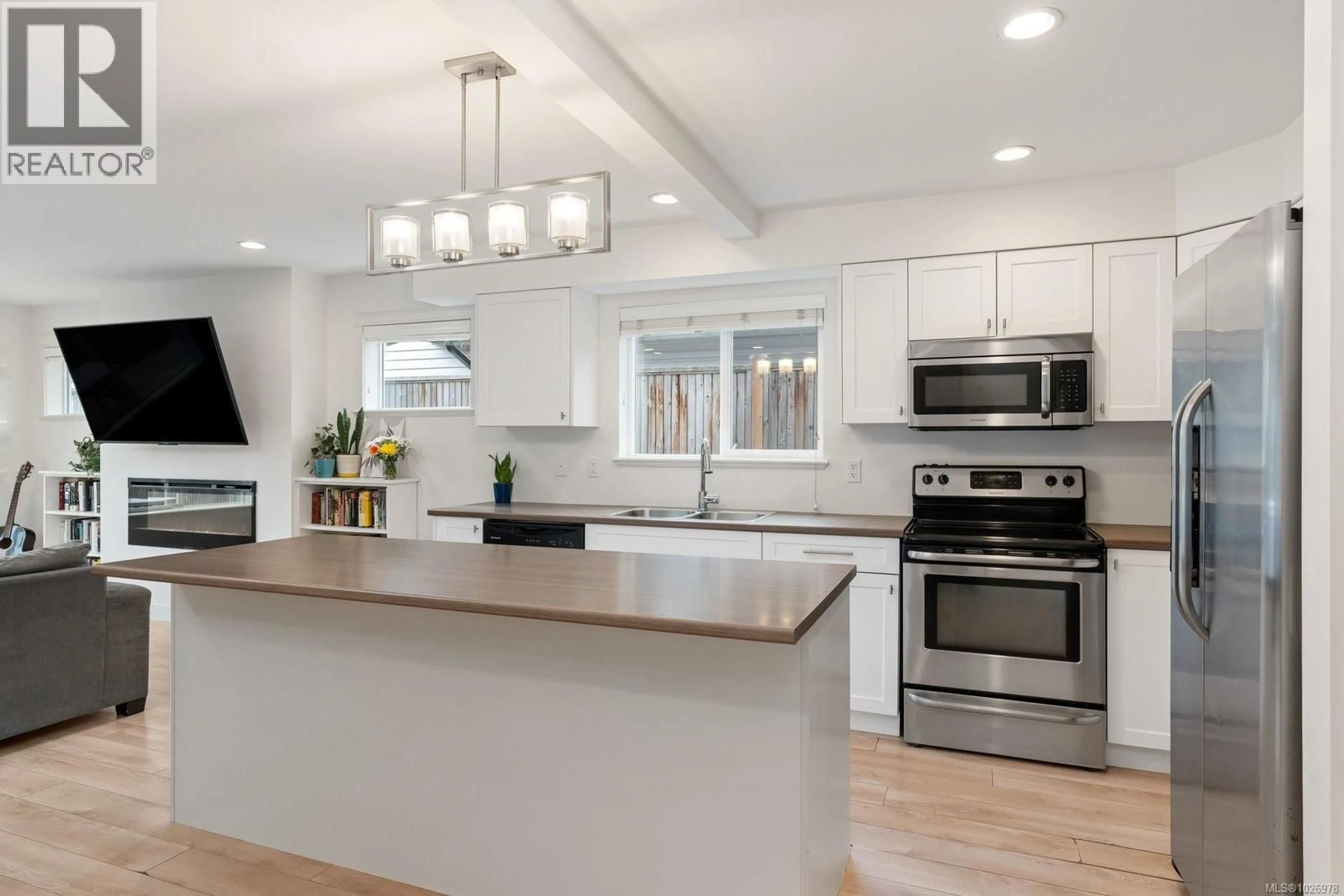 Open concept kitchen, unknown for 9527 SHARPLES ROAD, Sidney British Columbia V8L2T9