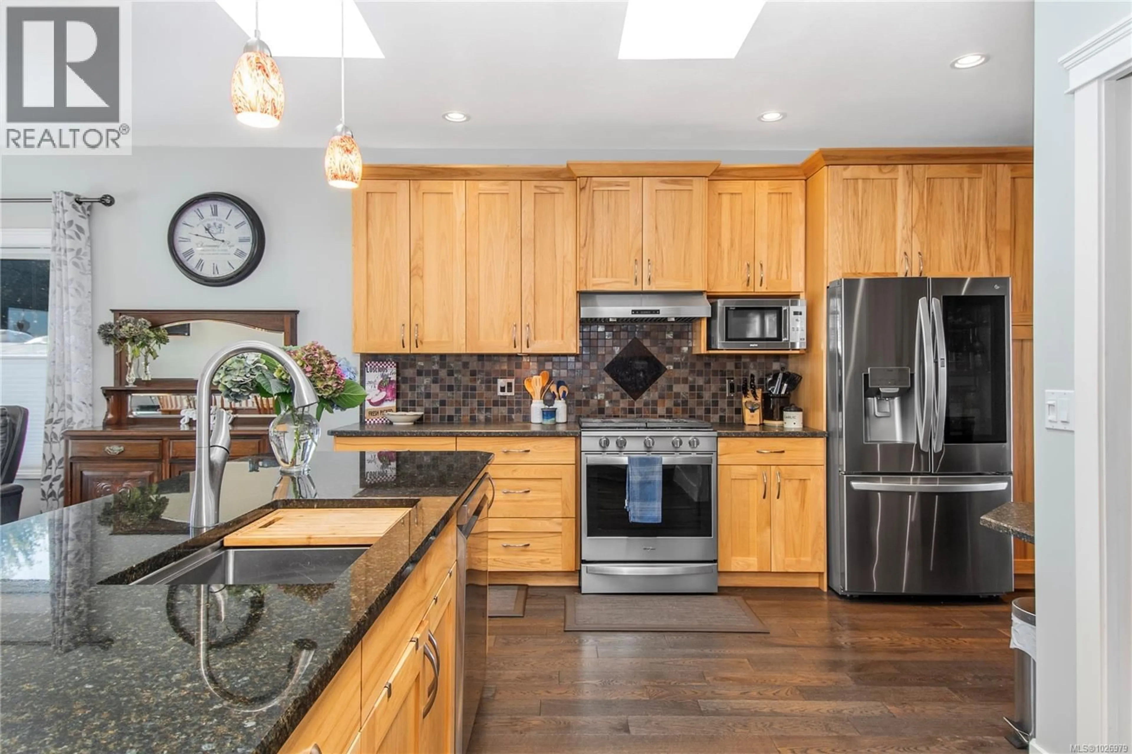 Open concept kitchen, unknown for 2953 PACIFIC VIEW TERRACE, Campbell River British Columbia V9H1V4
