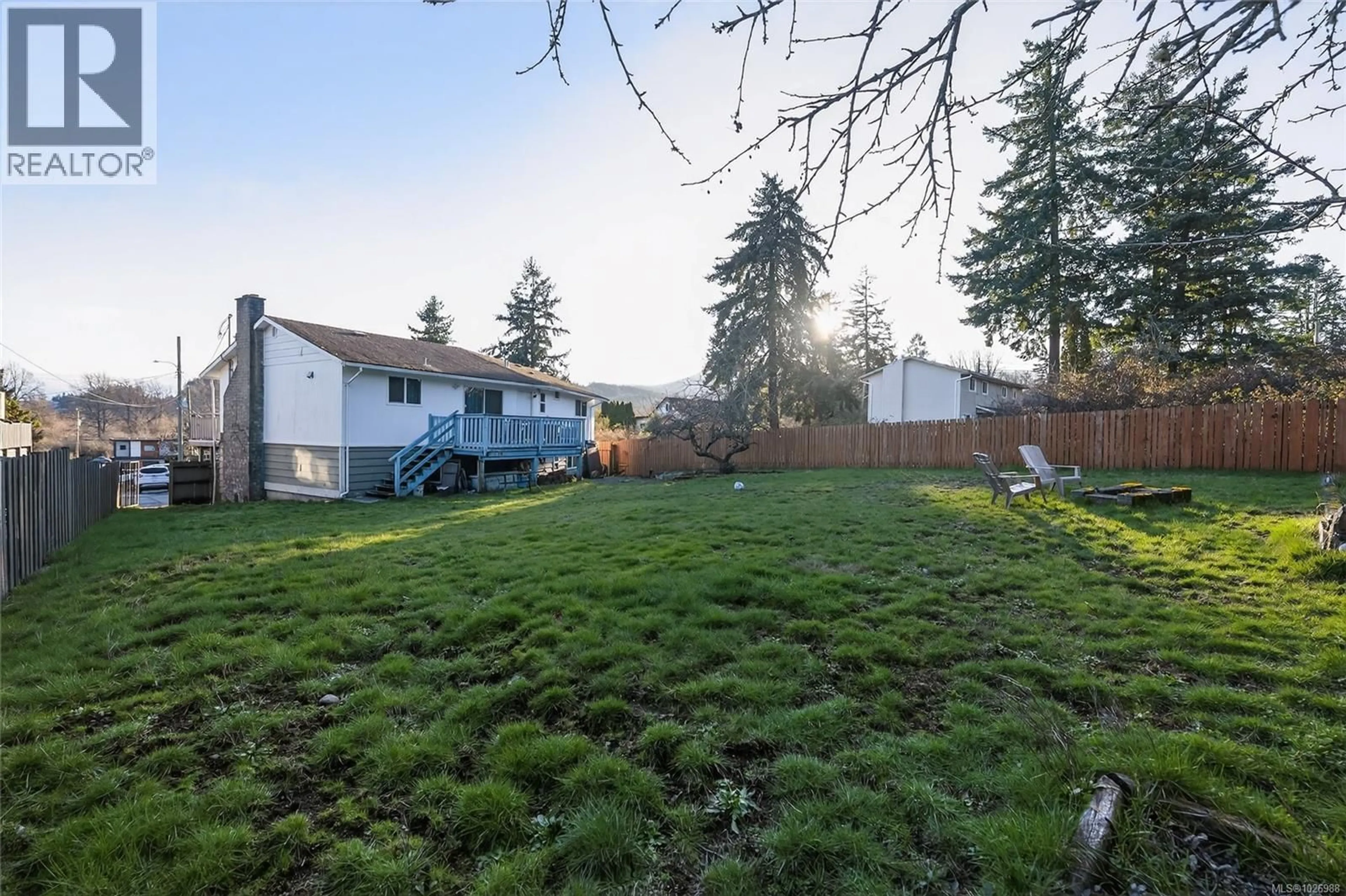 A pic from outside/outdoor area/front of a property/back of a property/a pic from drone, unknown for 150 JUNE AVENUE, Nanaimo British Columbia V9S4R7