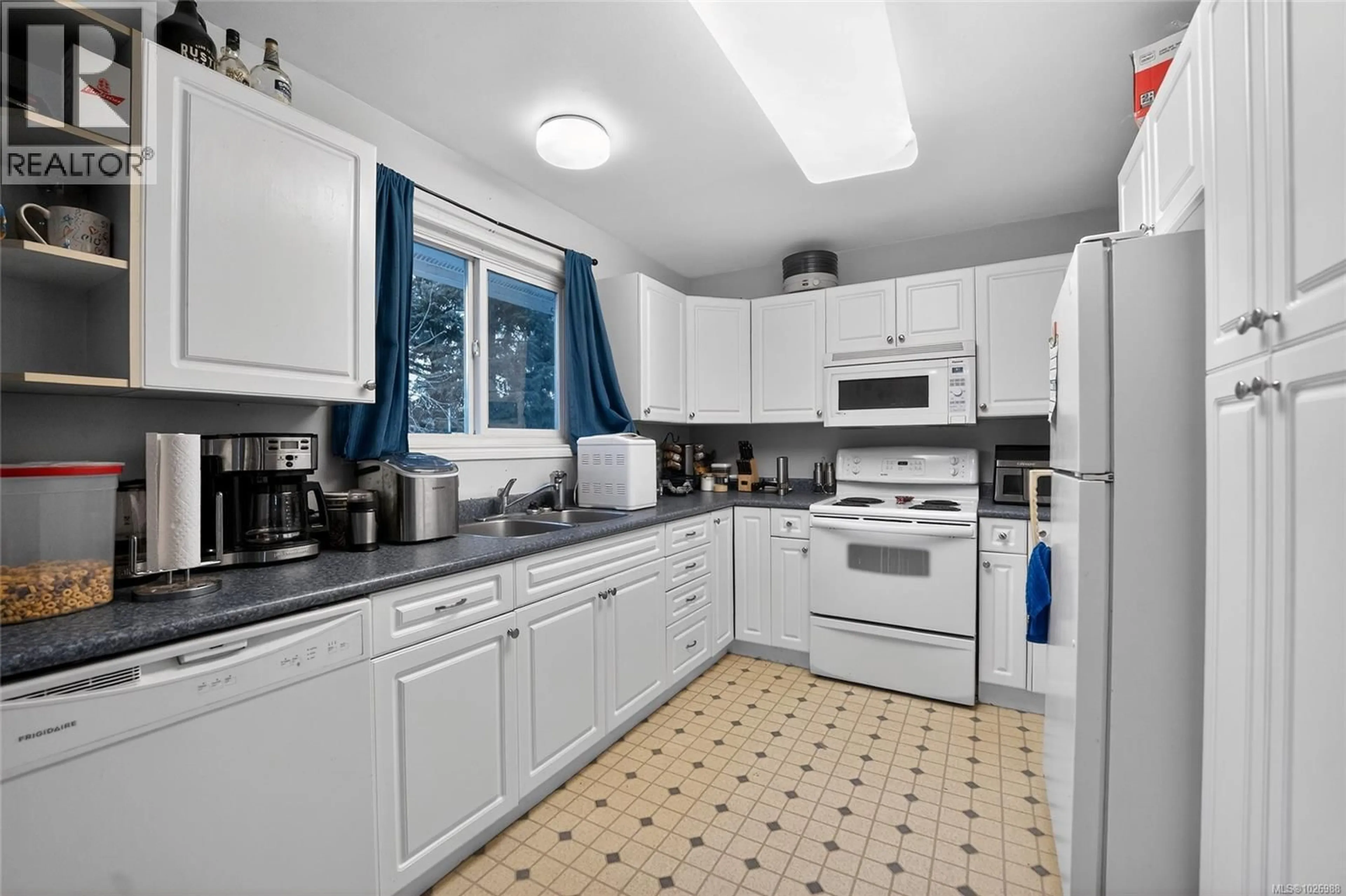 Standard kitchen, ceramic/tile floor for 150 JUNE AVENUE, Nanaimo British Columbia V9S4R7