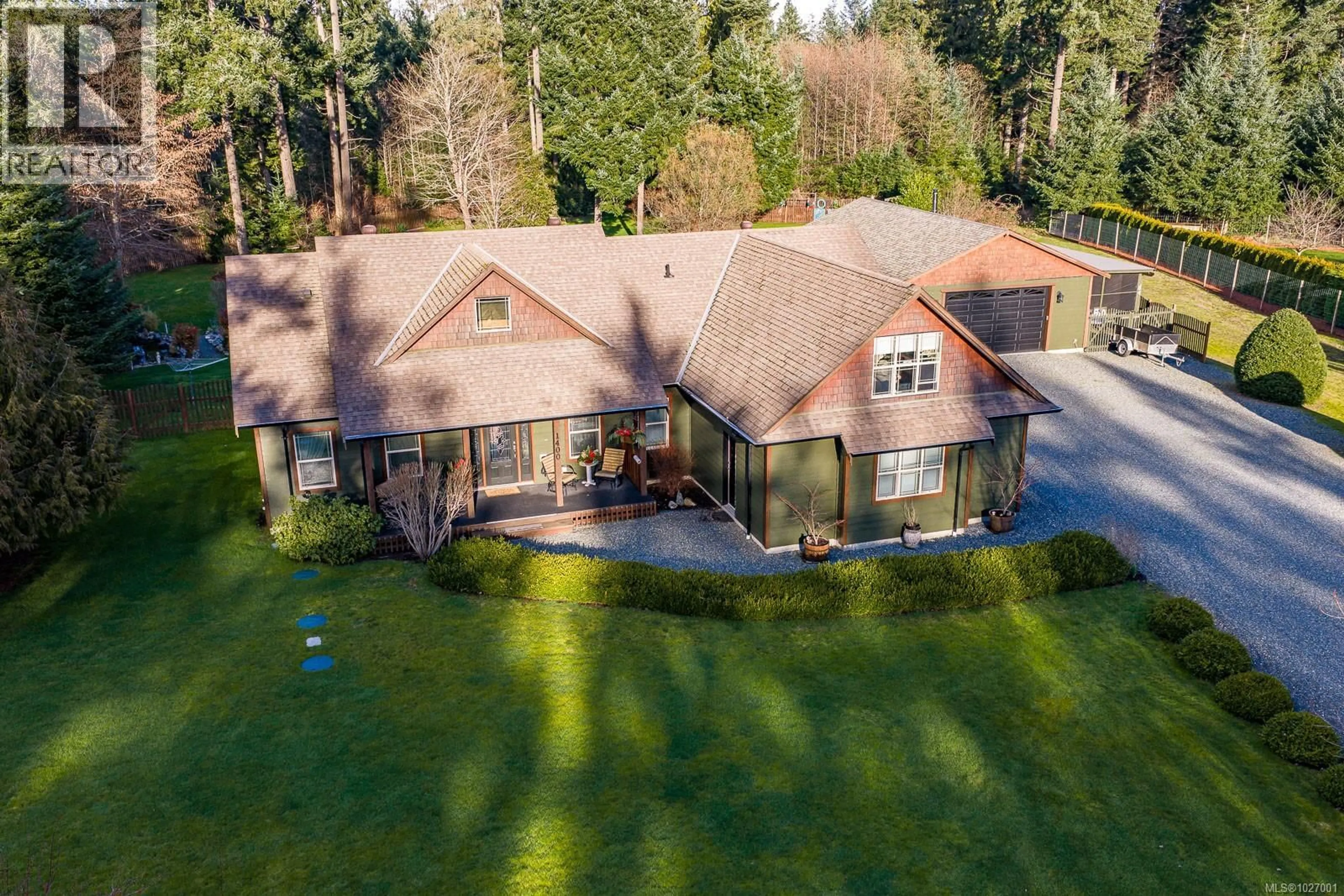 A pic from outside/outdoor area/front of a property/back of a property/a pic from drone, unknown for 1400 TRILLIUM DRIVE, Comox British Columbia V9M1A4