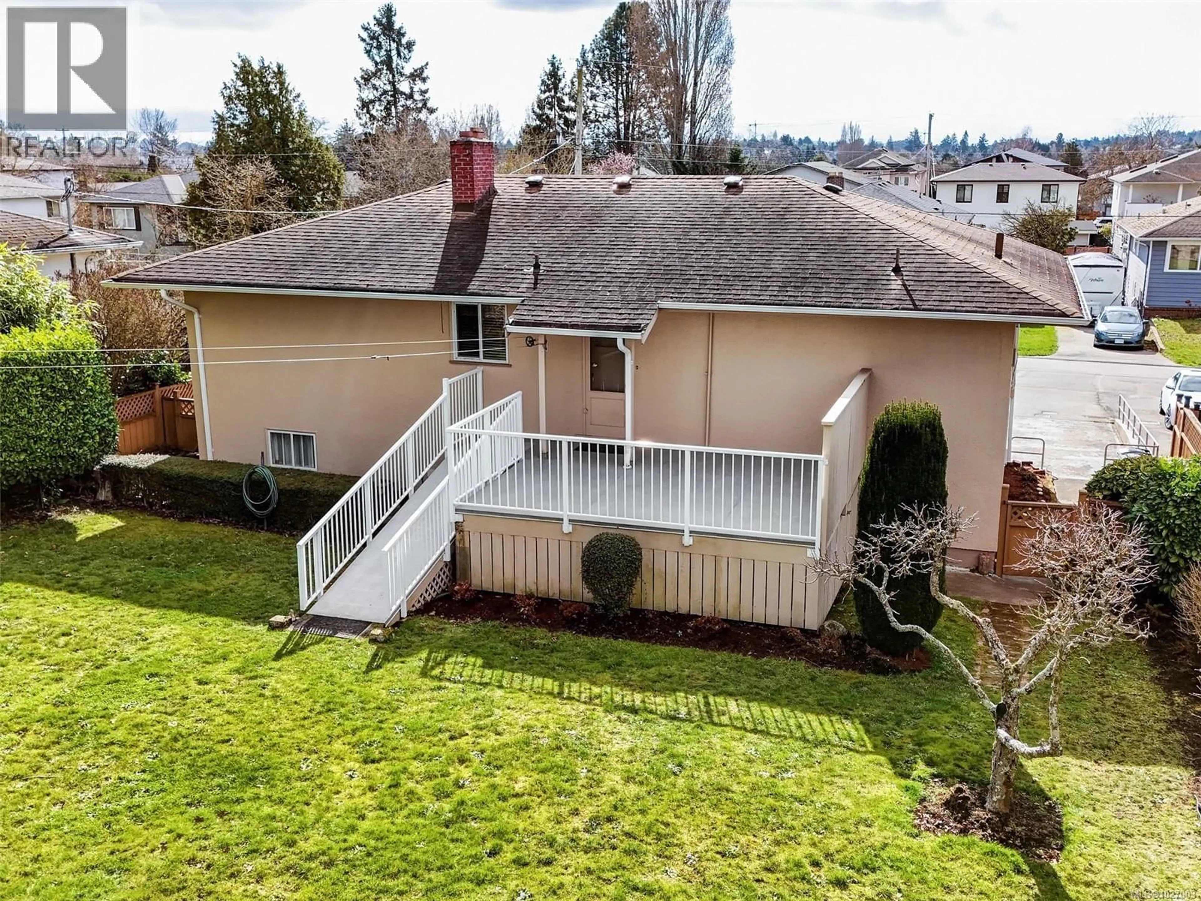 A pic from outside/outdoor area/front of a property/back of a property/a pic from drone, unknown for 190 HOMER ROAD, Saanich British Columbia V8Z1V6