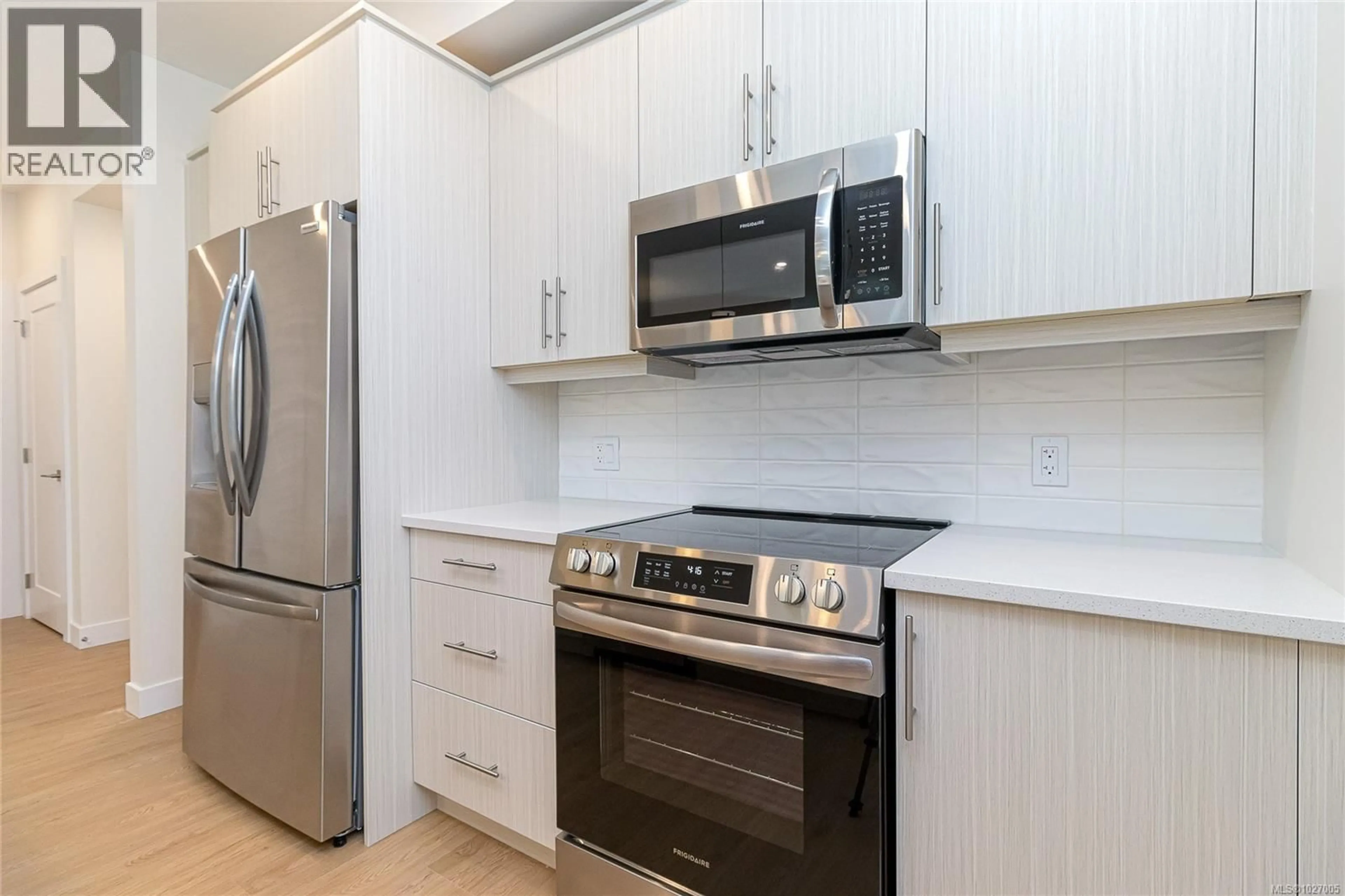 Standard kitchen, unknown for 304 - 924 JENKINS AVENUE, Langford British Columbia V9B2N7