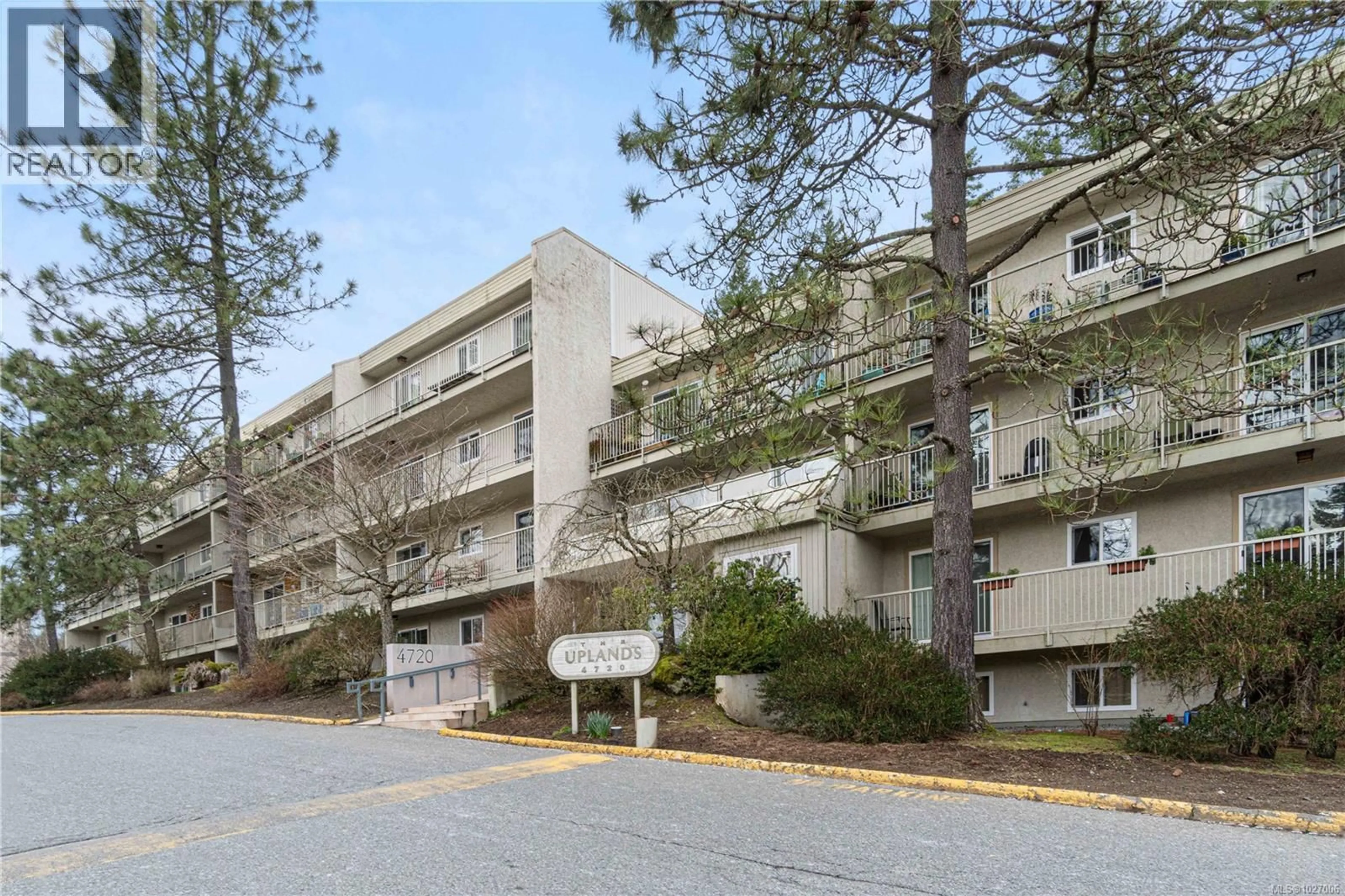 Patio, mountain view for 213 - 4720 UPLANDS DRIVE, Nanaimo British Columbia V9T4S7