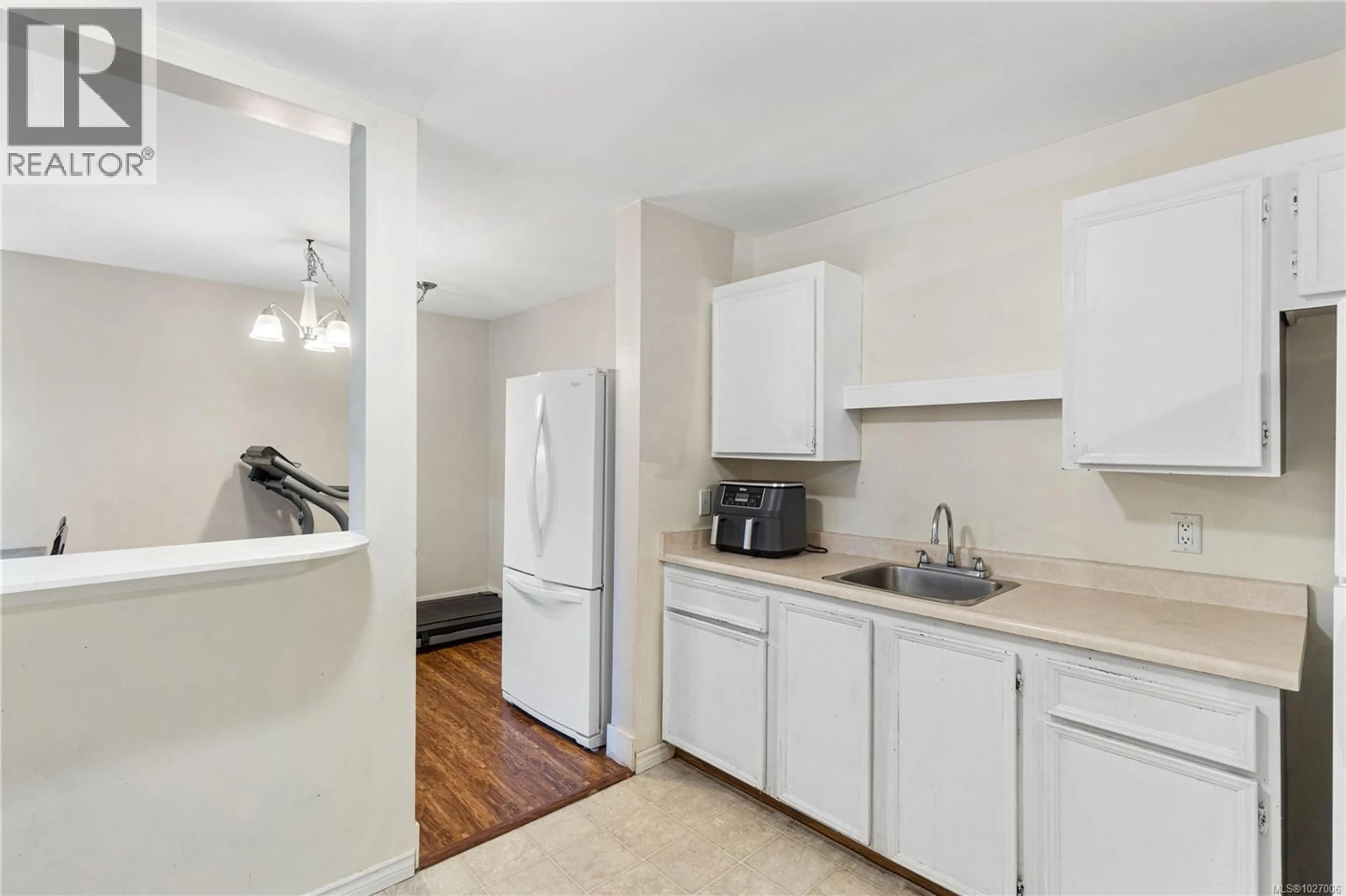 Standard kitchen, unknown for 213 - 4720 UPLANDS DRIVE, Nanaimo British Columbia V9T4S7