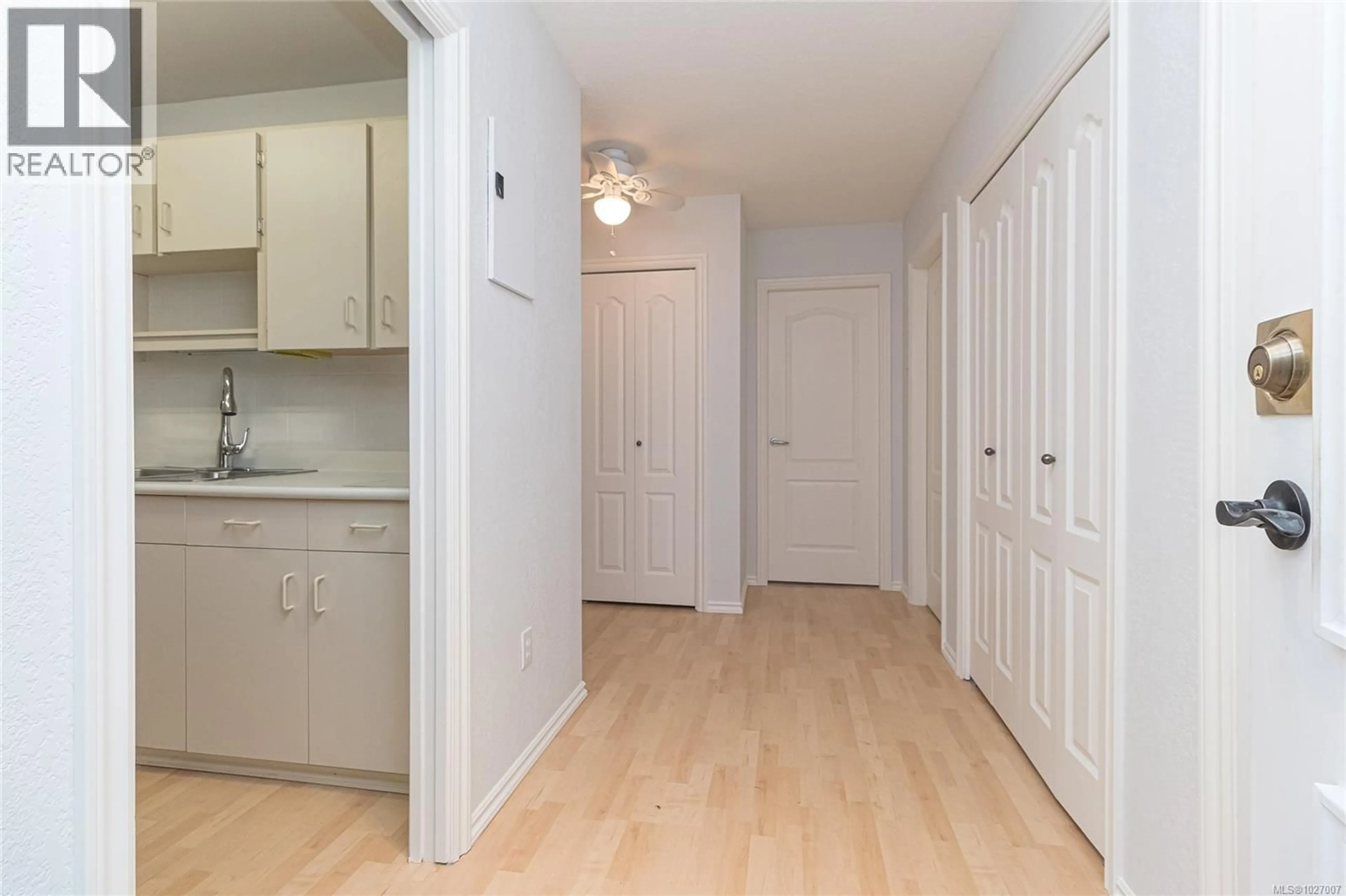 A pic of a room for 405 - 1145 HILDA STREET, Victoria British Columbia V8V2Z5