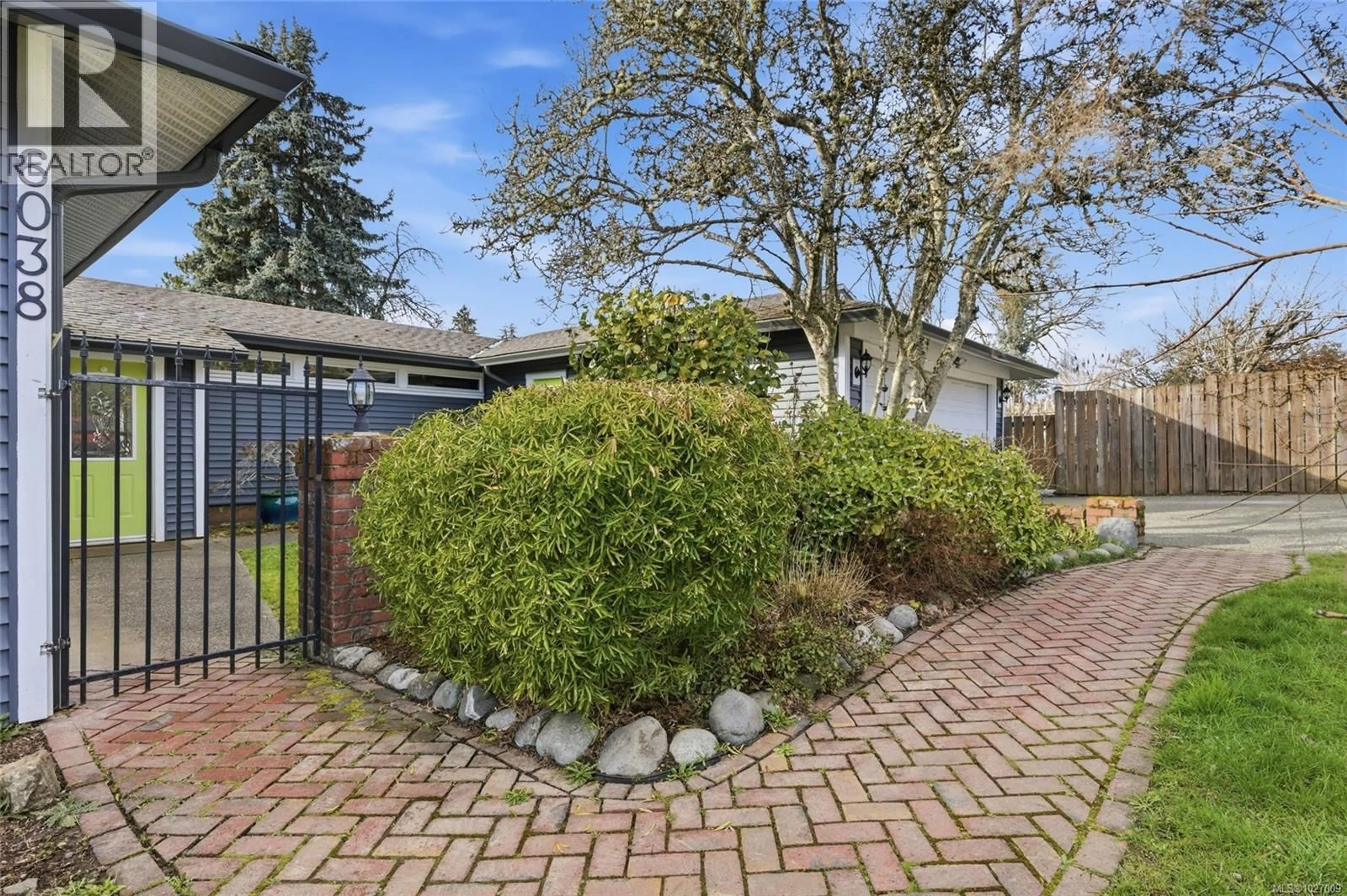 Patio, street for 6038 WISTERIA WAY, Duncan British Columbia V9L3Z3