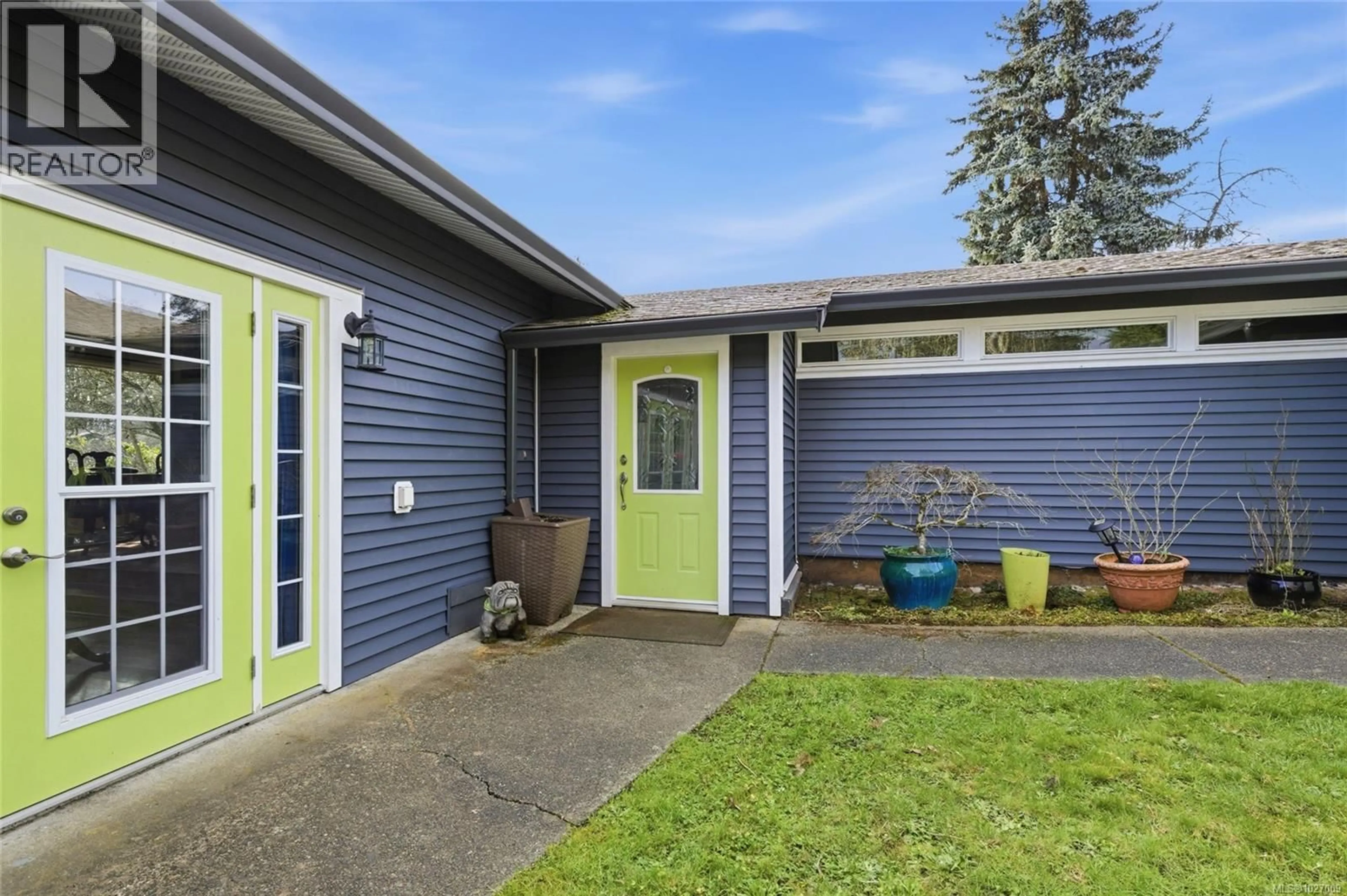 Home with vinyl exterior material, street for 6038 WISTERIA WAY, Duncan British Columbia V9L3Z3