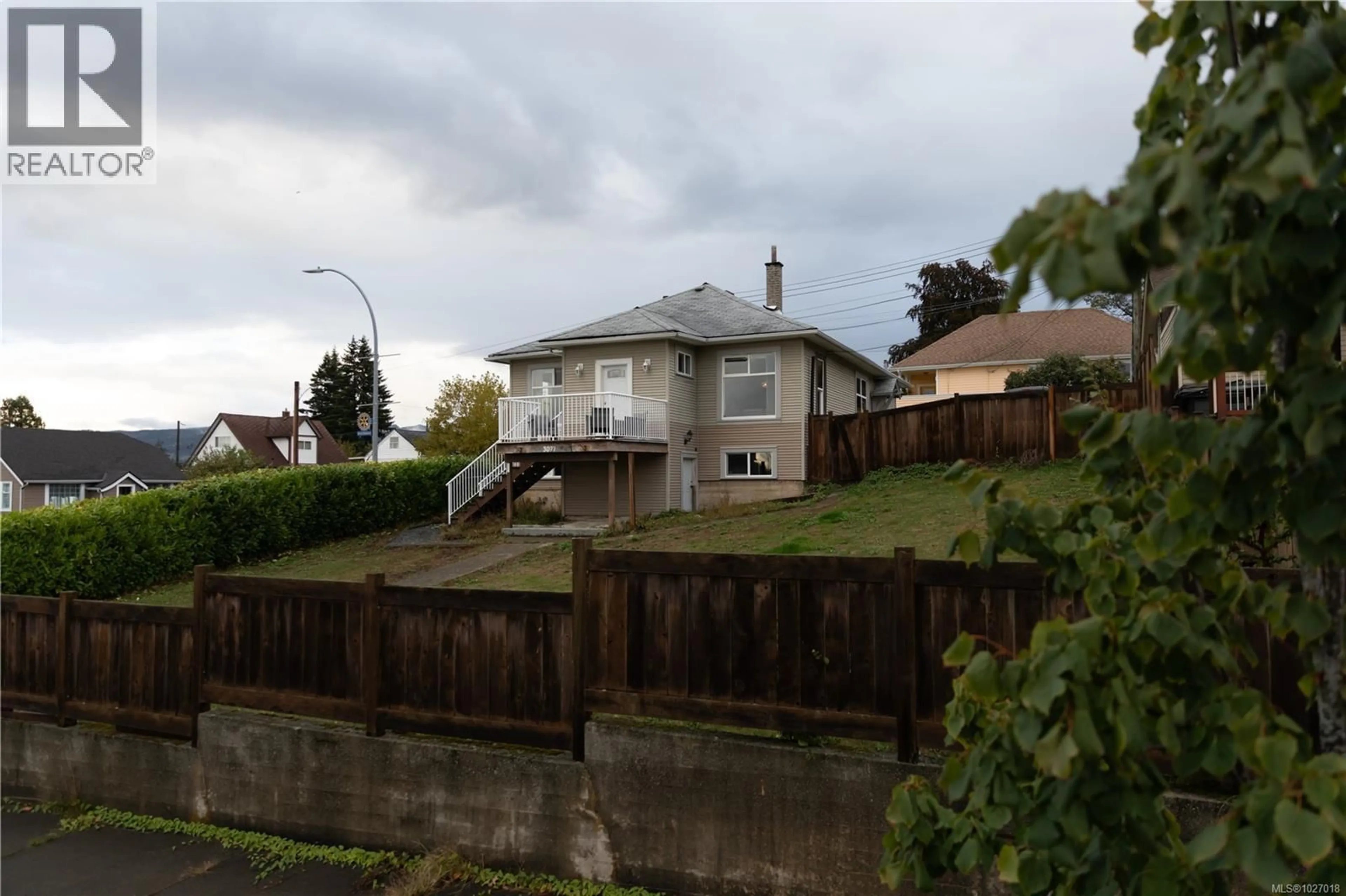 A pic from outside/outdoor area/front of a property/back of a property/a pic from drone, street for 3097 6TH AVENUE, Port Alberni British Columbia V9Y2G8