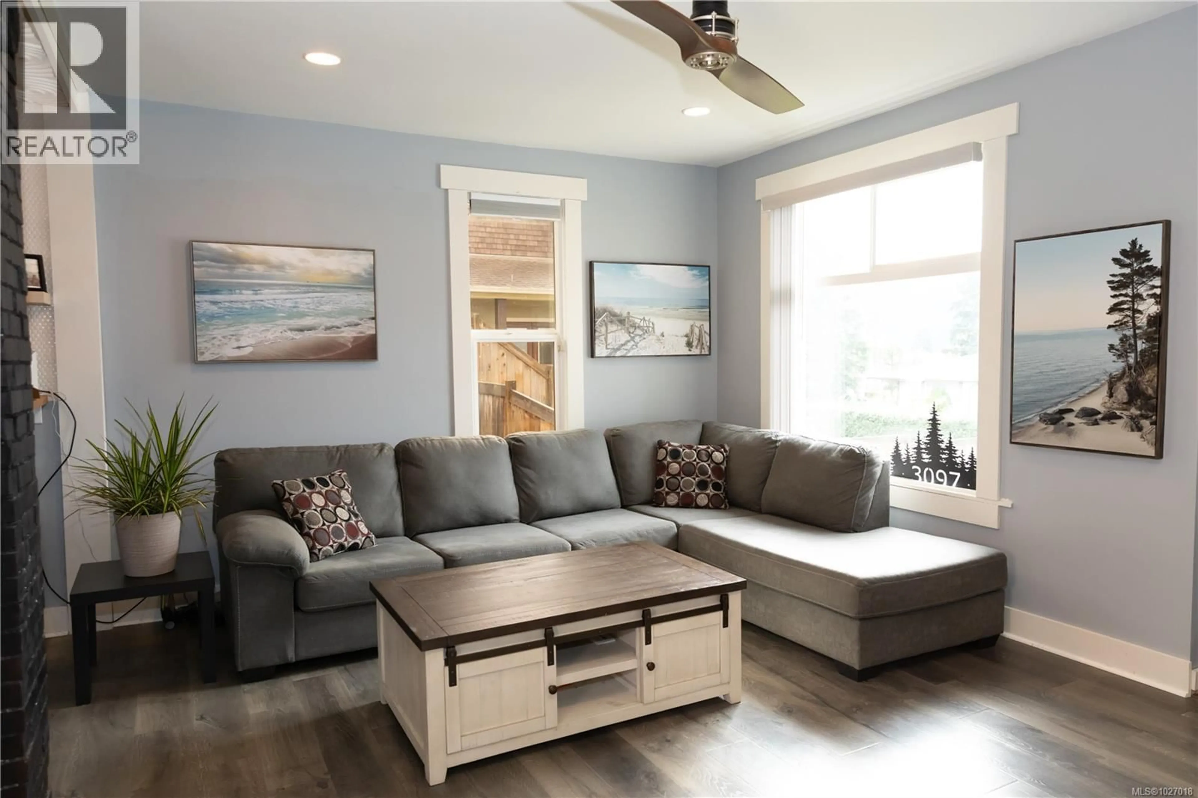 Living room with furniture, wood/laminate floor for 3097 6TH AVENUE, Port Alberni British Columbia V9Y2G8