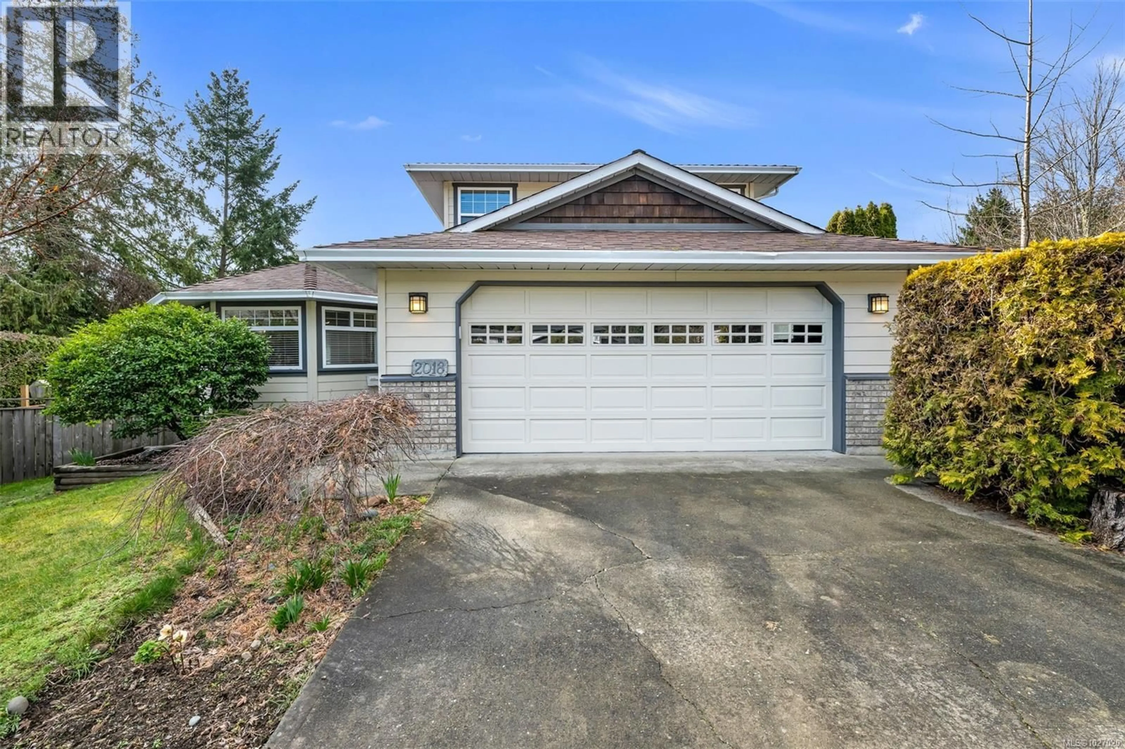 Home with vinyl exterior material, street for 2018 DEBORAH PLACE, Duncan British Columbia V9L5E6