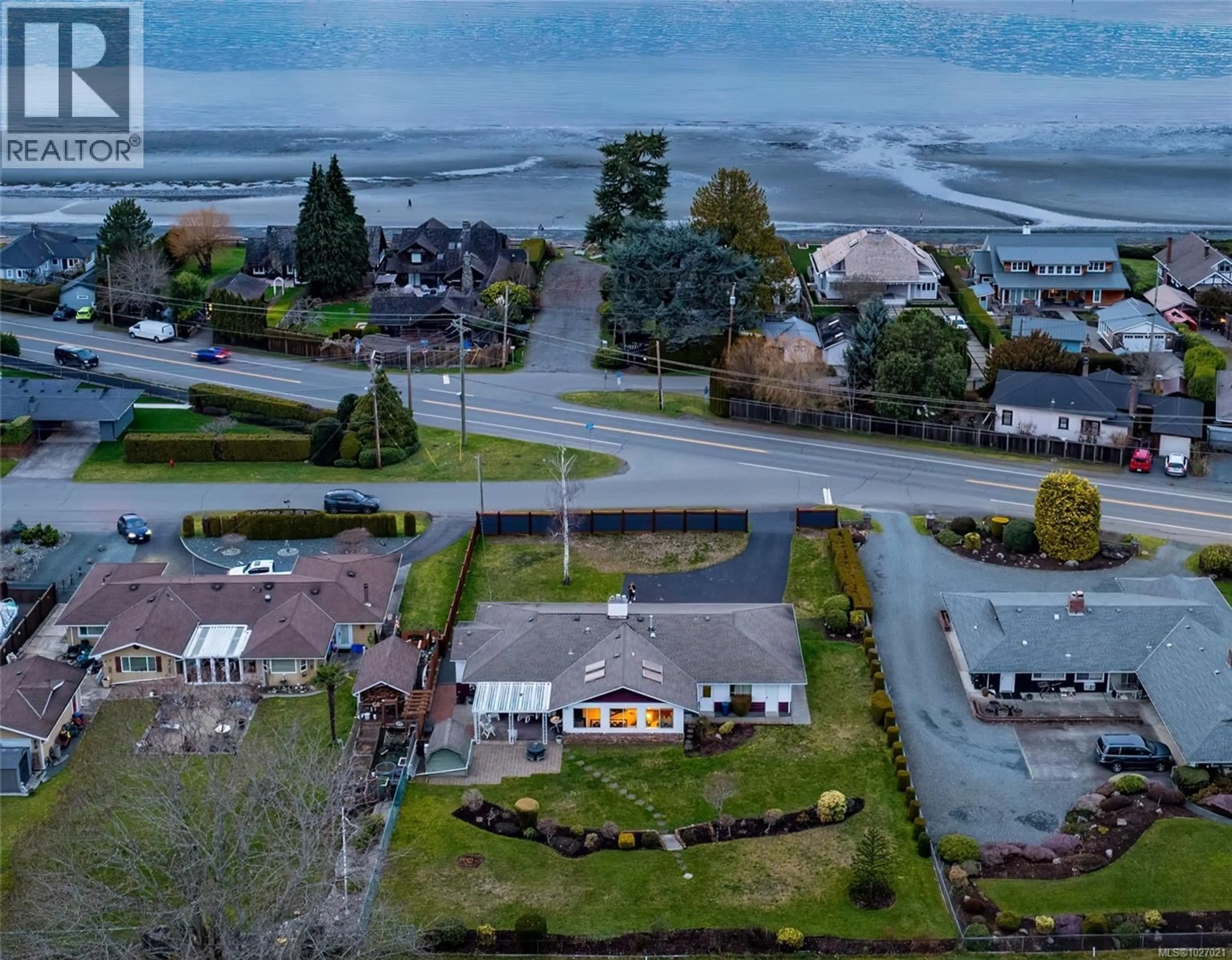 A pic from outside/outdoor area/front of a property/back of a property/a pic from drone, water/lake/river/ocean view for 260 ELIZABETH AVENUE, Qualicum Beach British Columbia V9K1G8