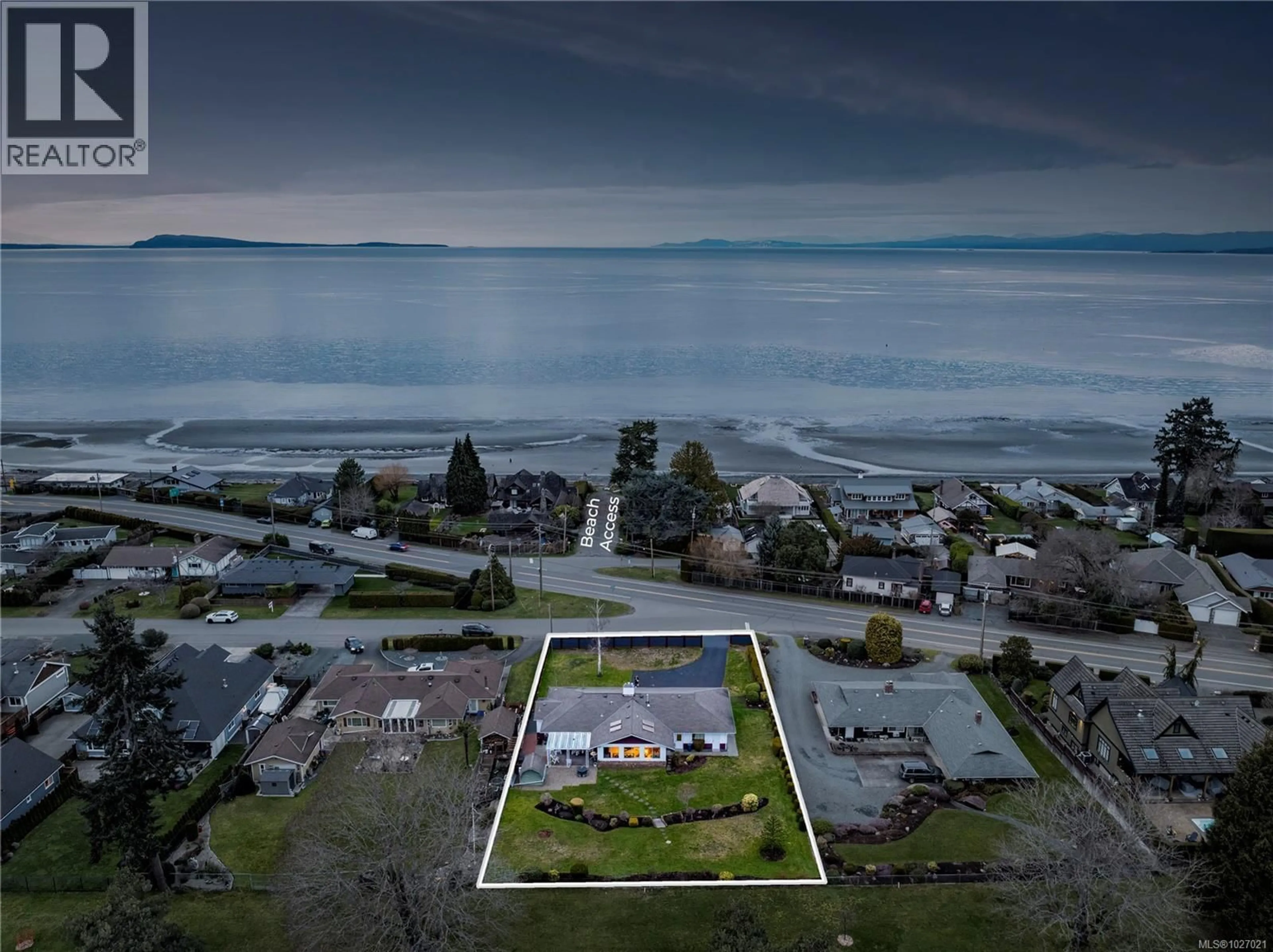 A pic from outside/outdoor area/front of a property/back of a property/a pic from drone, water/lake/river/ocean view for 260 ELIZABETH AVENUE, Qualicum Beach British Columbia V9K1G8