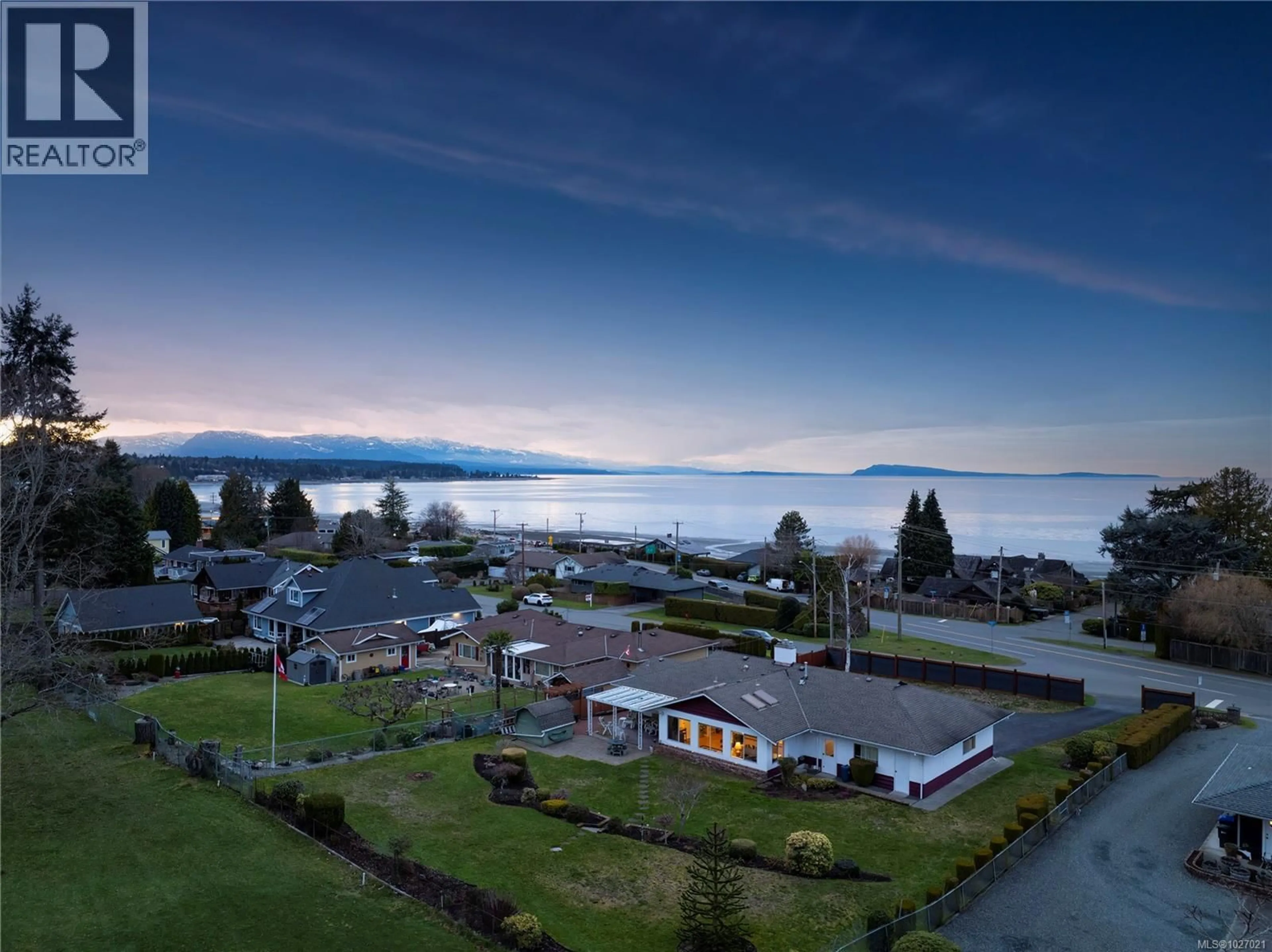 A pic from outside/outdoor area/front of a property/back of a property/a pic from drone, water/lake/river/ocean view for 260 ELIZABETH AVENUE, Qualicum Beach British Columbia V9K1G8