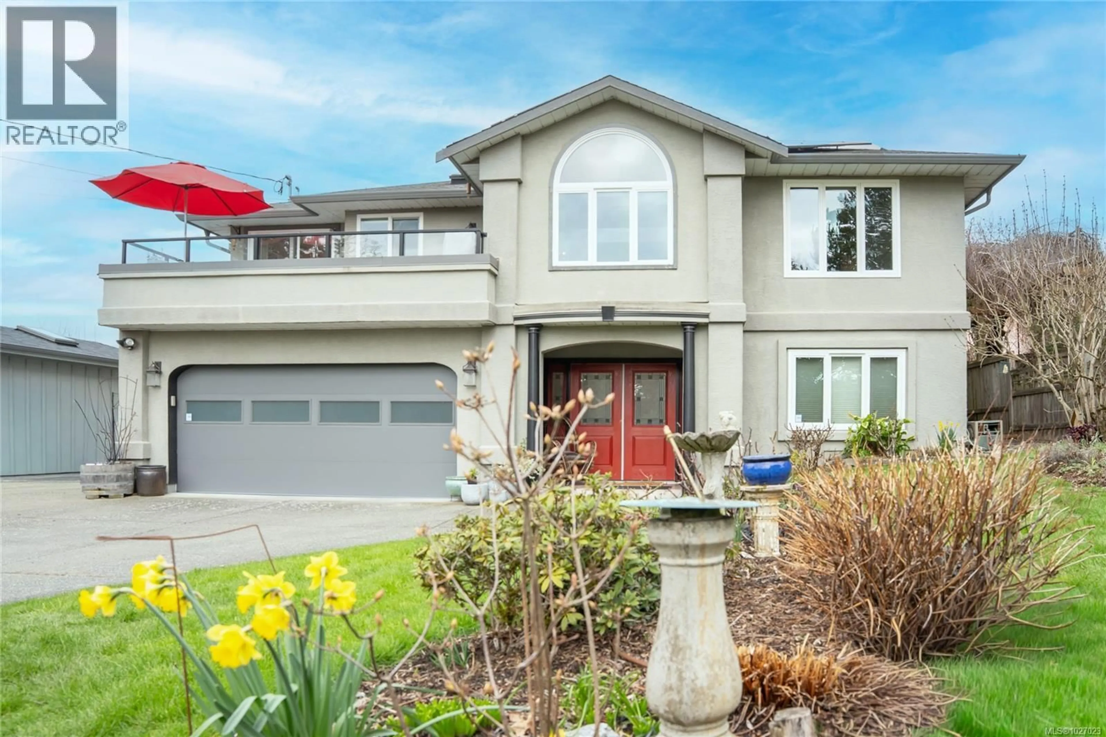 Home with vinyl exterior material, street for 876 VERDIER AVENUE, Central Saanich British Columbia V8M1B9