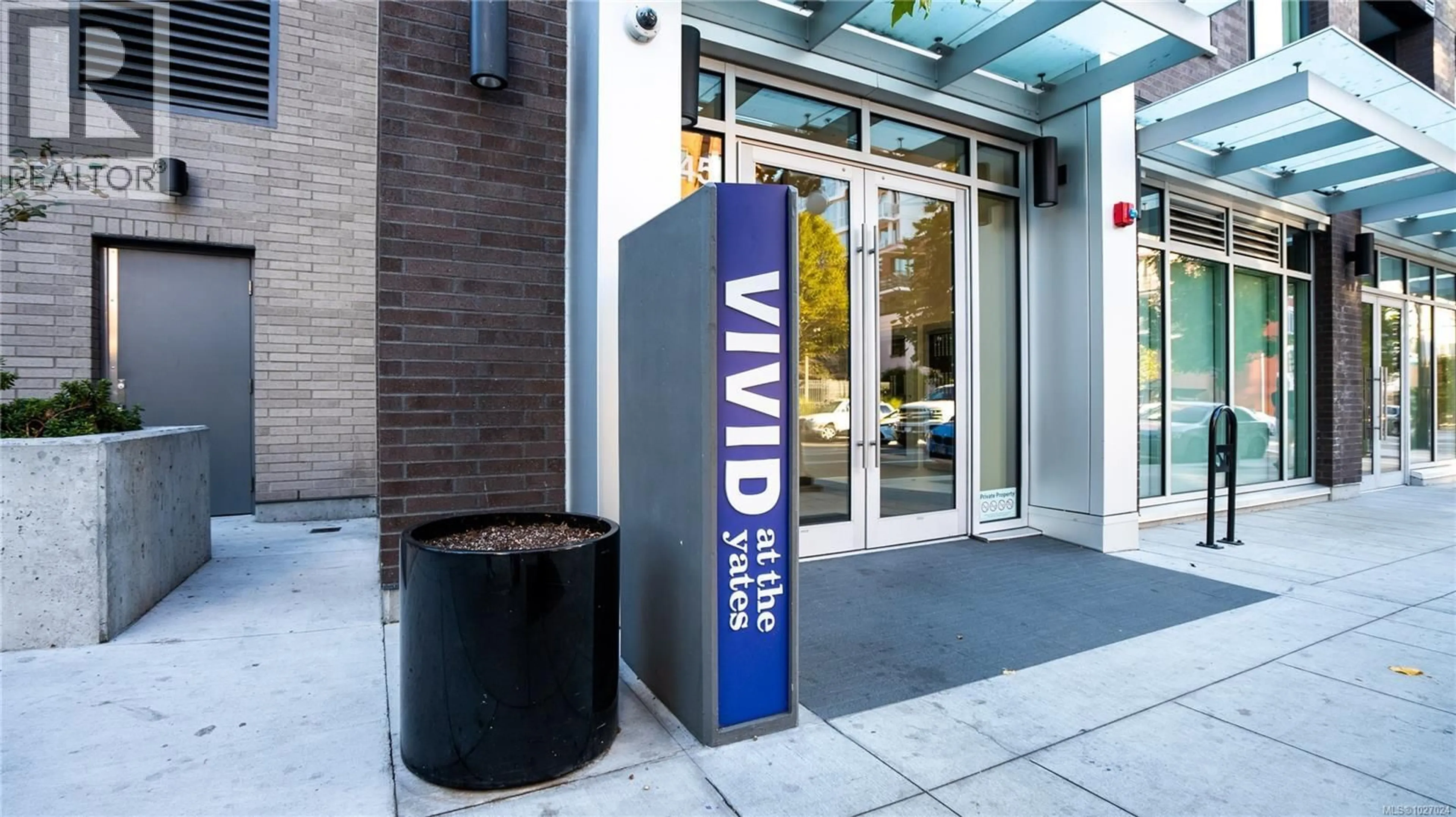 Indoor foyer for 1606 - 845 JOHNSON STREET, Victoria British Columbia V8W0G3