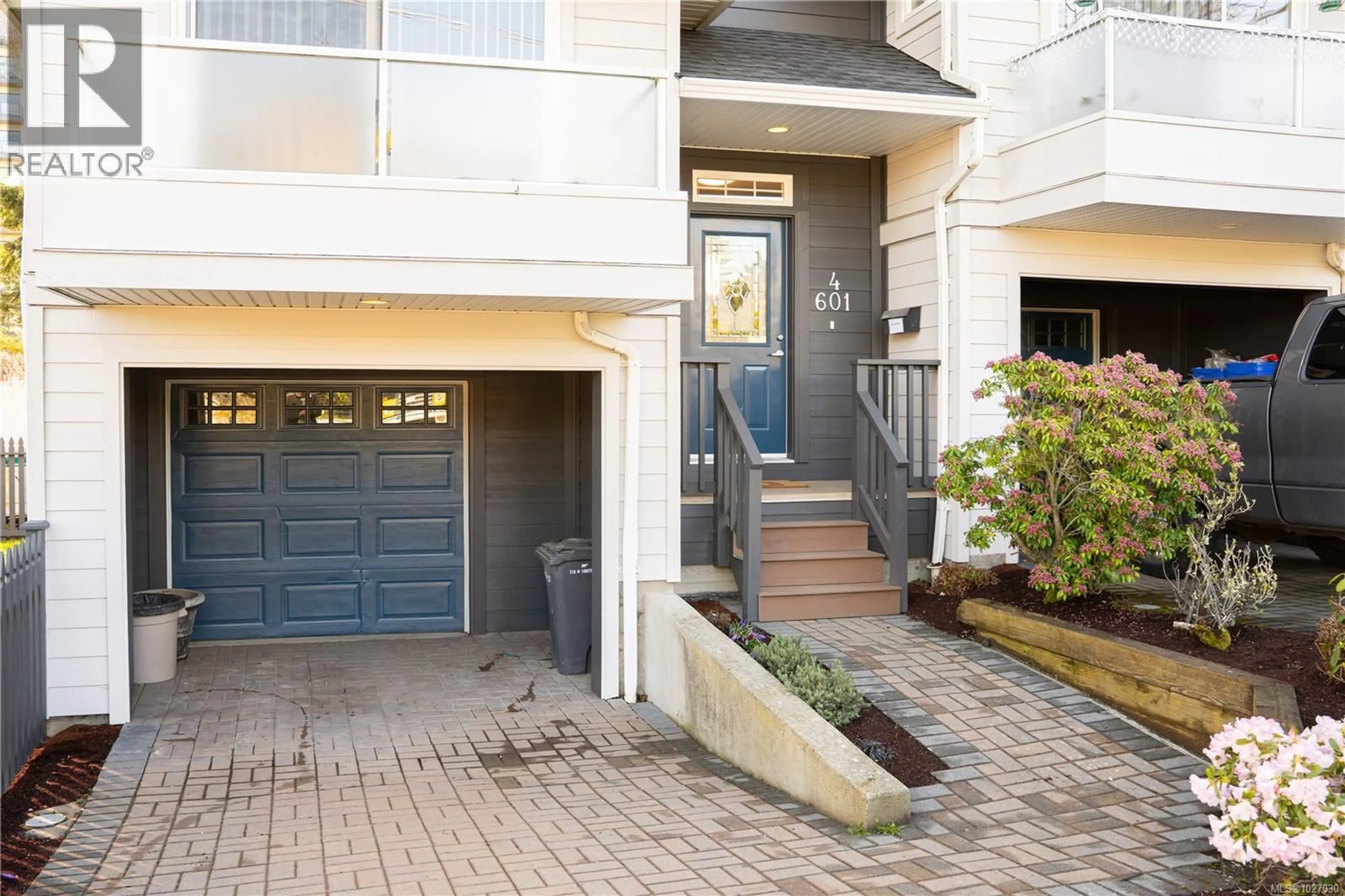 Indoor entryway for 4 - 601 NELSON STREET, Esquimalt British Columbia V9A6P7