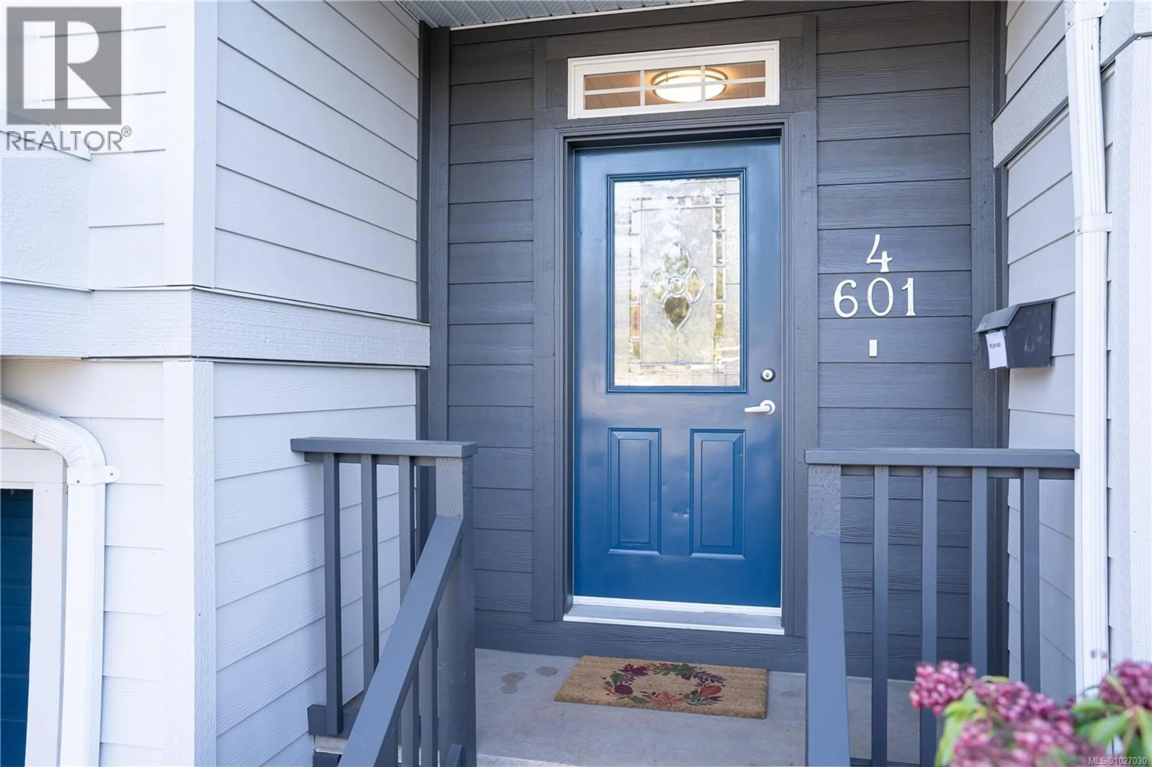 Indoor entryway for 4 - 601 NELSON STREET, Esquimalt British Columbia V9A6P7