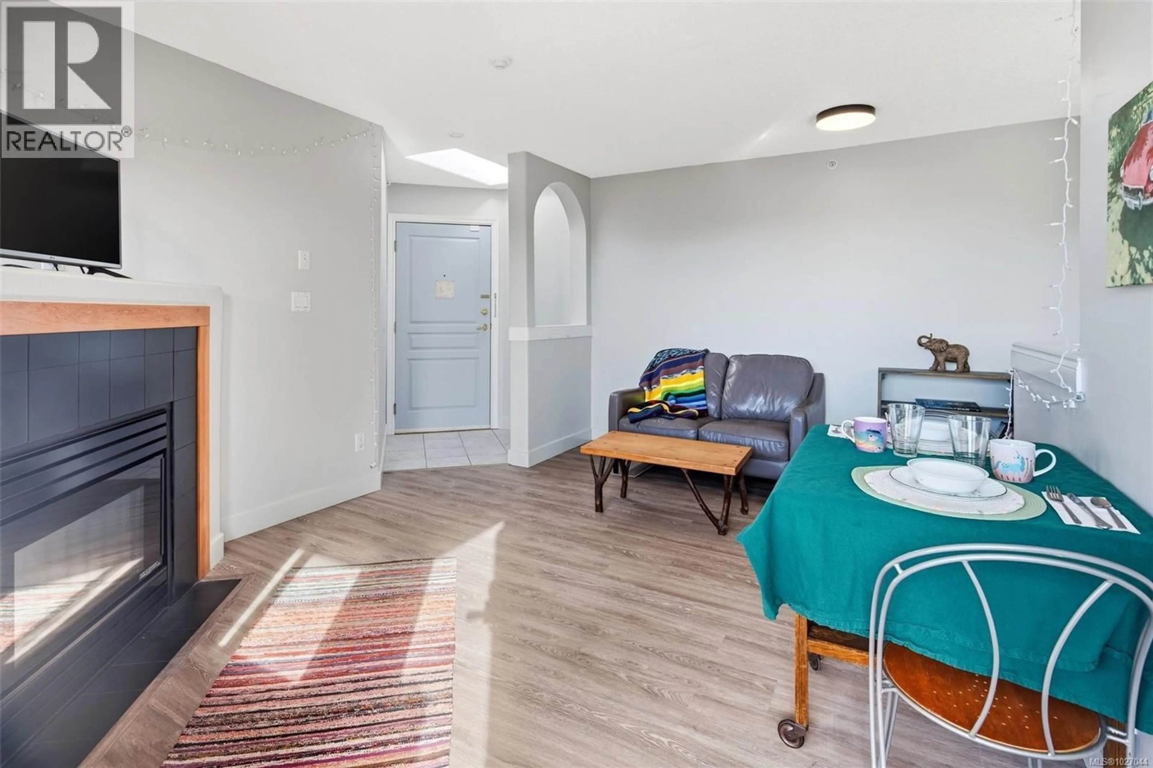 Living room with furniture, wood/laminate floor for 403 - 1580 CHRISTMAS AVENUE, Saanich British Columbia V8P2X2