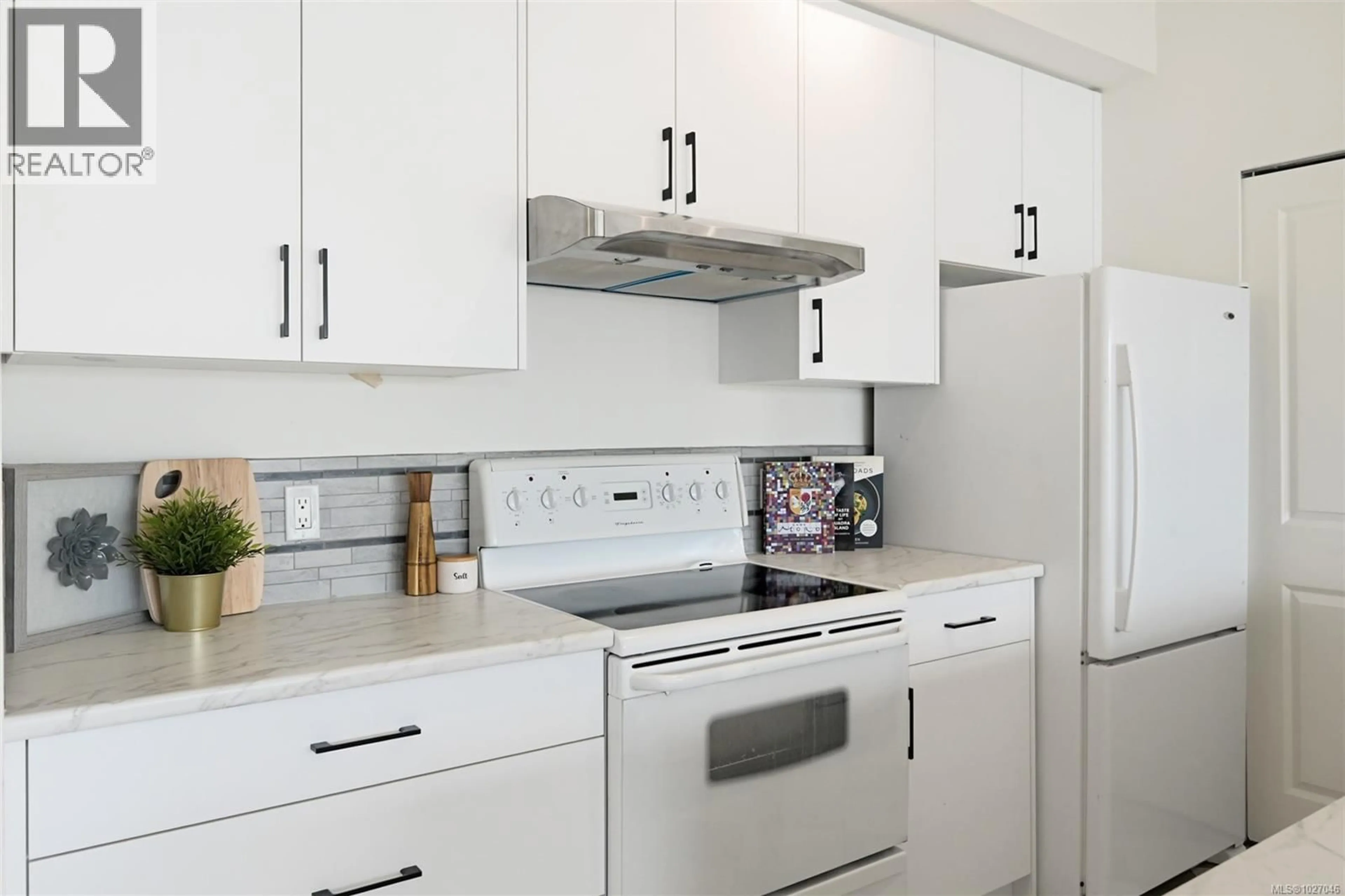 Standard kitchen, unknown for 309 - 1550 CHURCH AVENUE, Saanich British Columbia V8P2H1