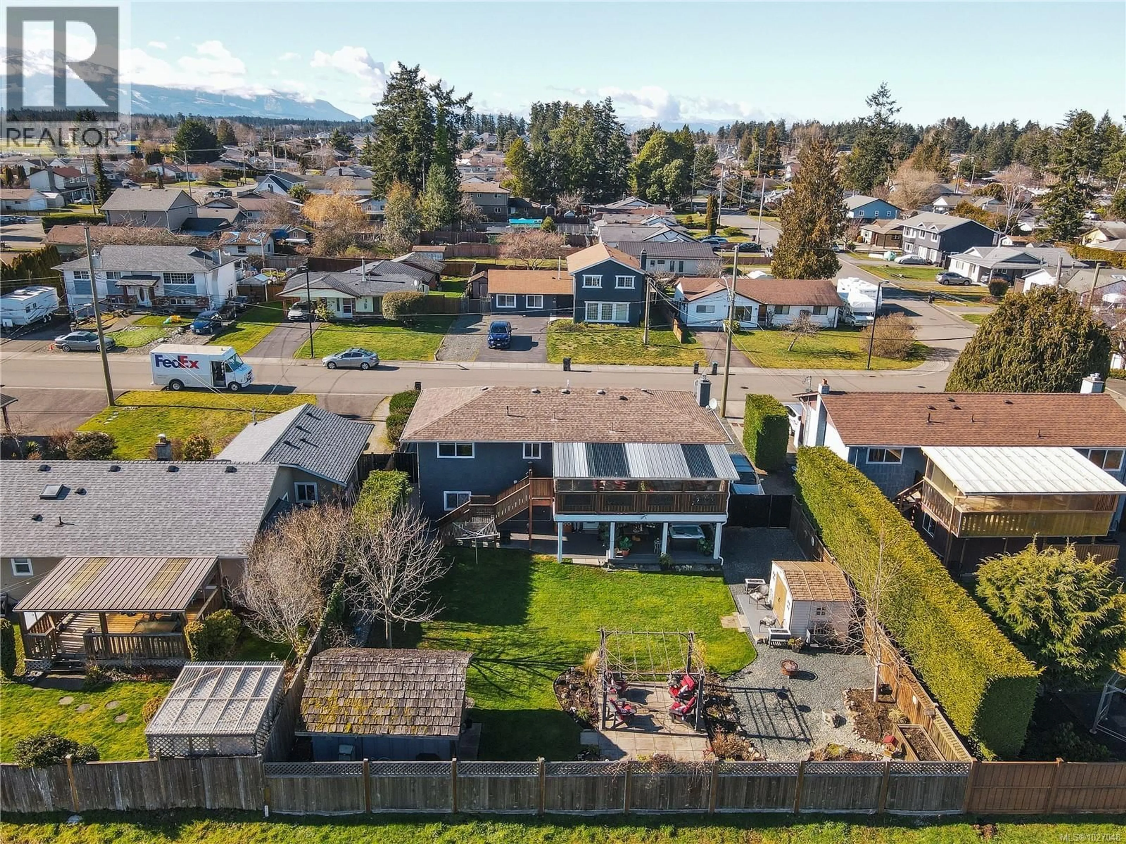 A pic from outside/outdoor area/front of a property/back of a property/a pic from drone, mountain view for 214 CAMERON STREET, Parksville British Columbia V9P1G7