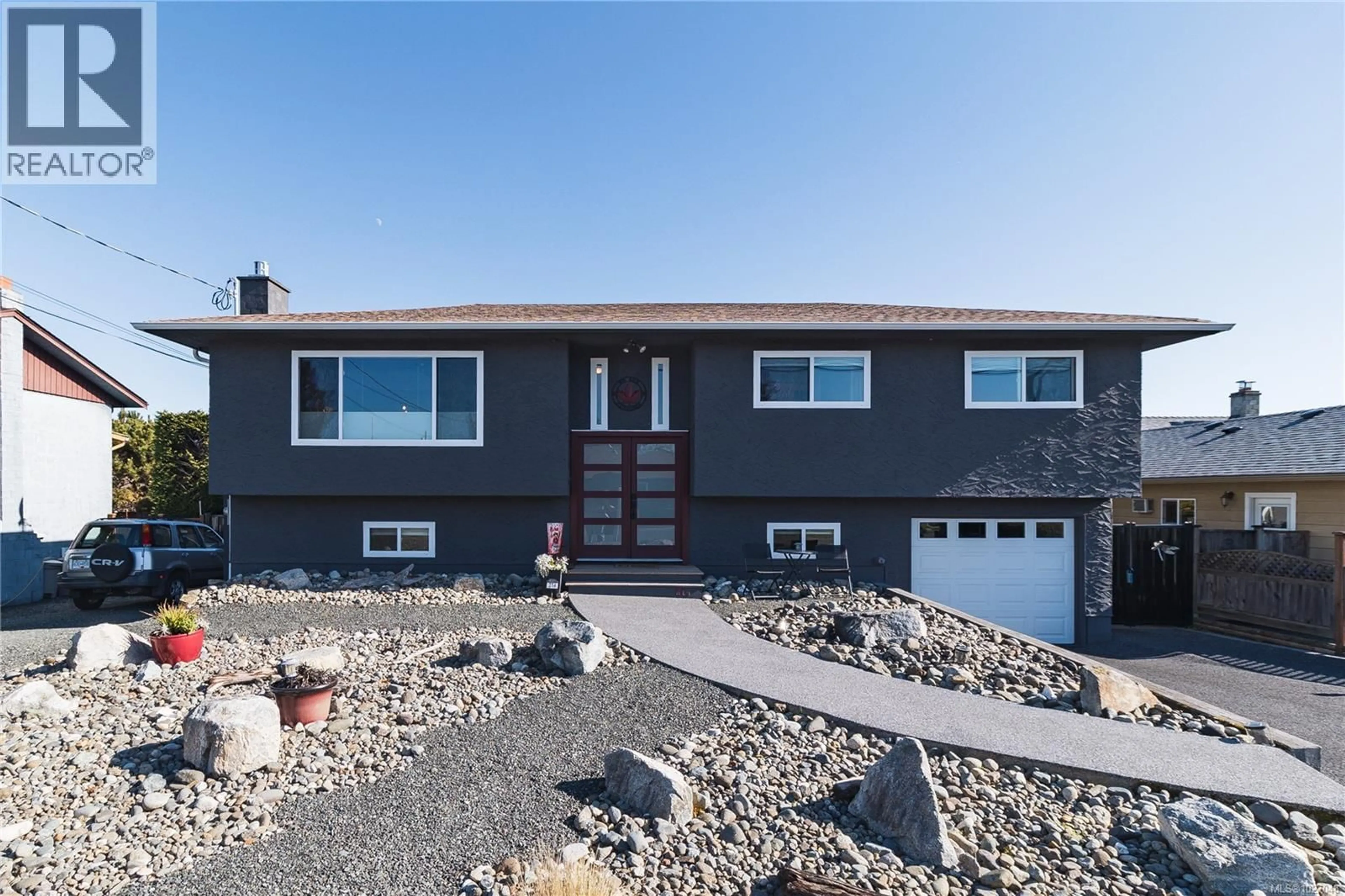 Home with vinyl exterior material, street for 214 CAMERON STREET, Parksville British Columbia V9P1G7