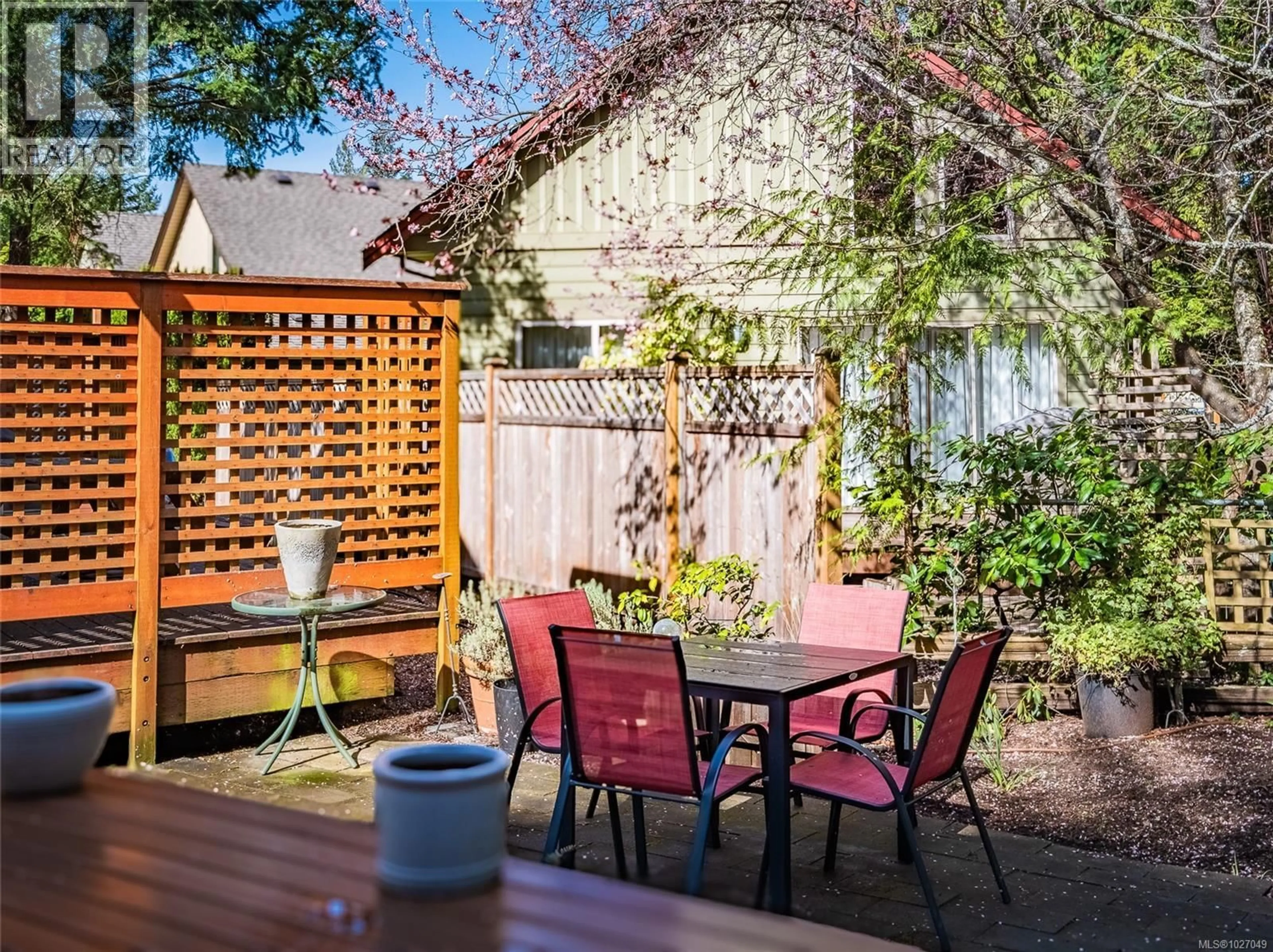 Patio, street for 161 - 1080 RESORT DRIVE, Parksville British Columbia V9P2G9