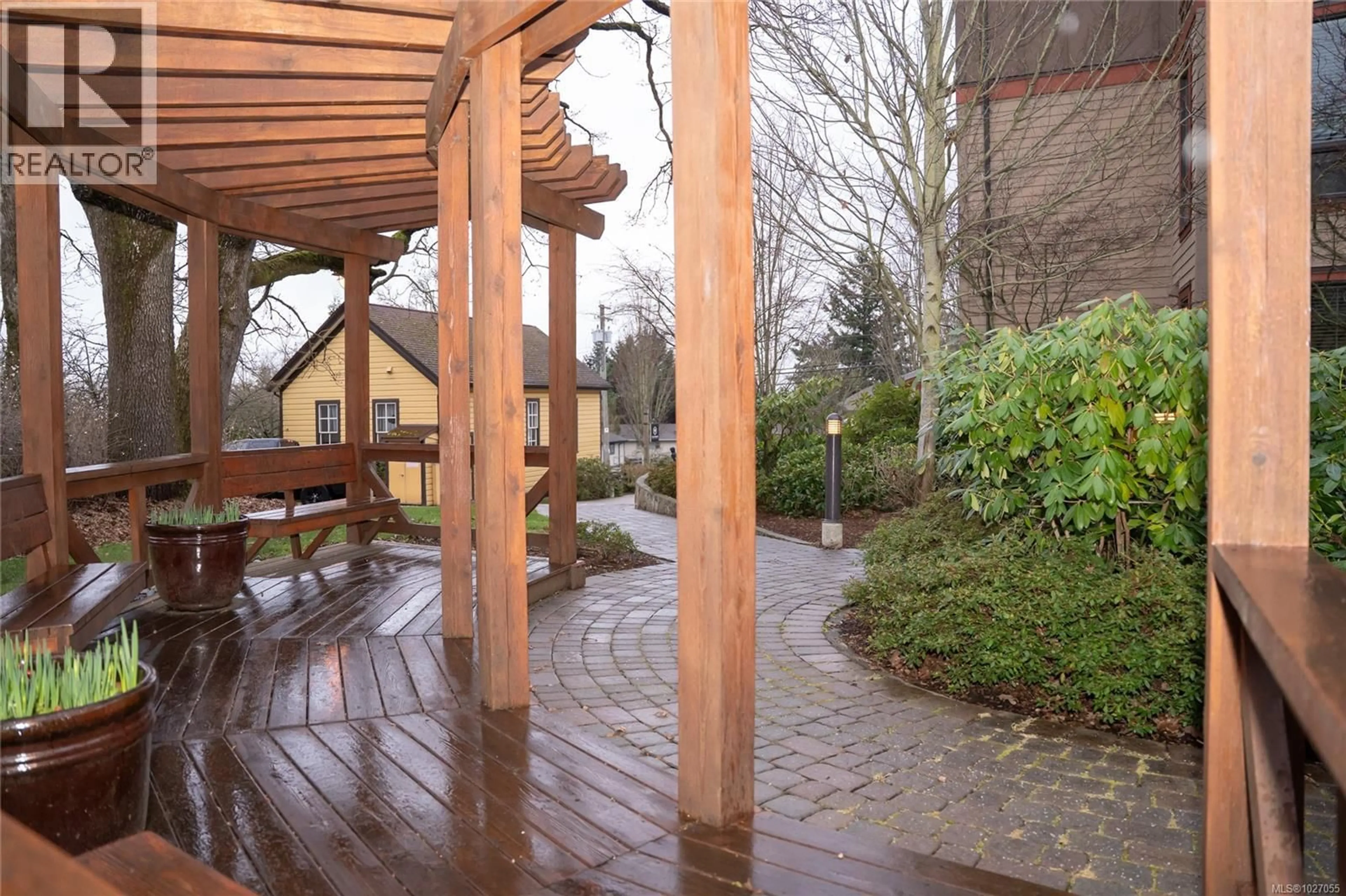 Patio, unknown for 208 - 4529 WEST SAANICH ROAD, Saanich British Columbia V8Z3G3