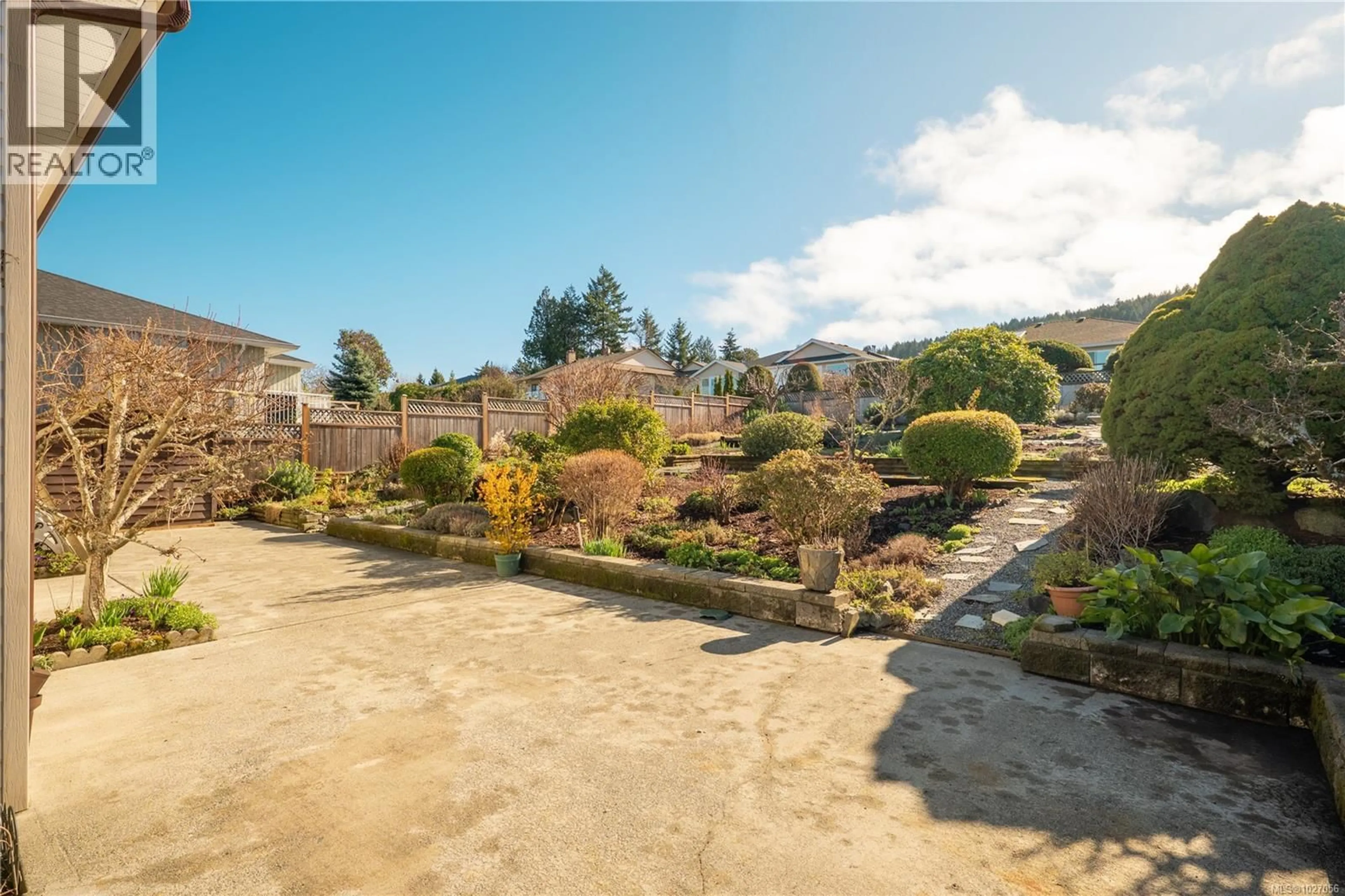 A pic from outside/outdoor area/front of a property/back of a property/a pic from drone, unknown for 125 SAND PIPER PLACE, Nanaimo British Columbia V9V1H5