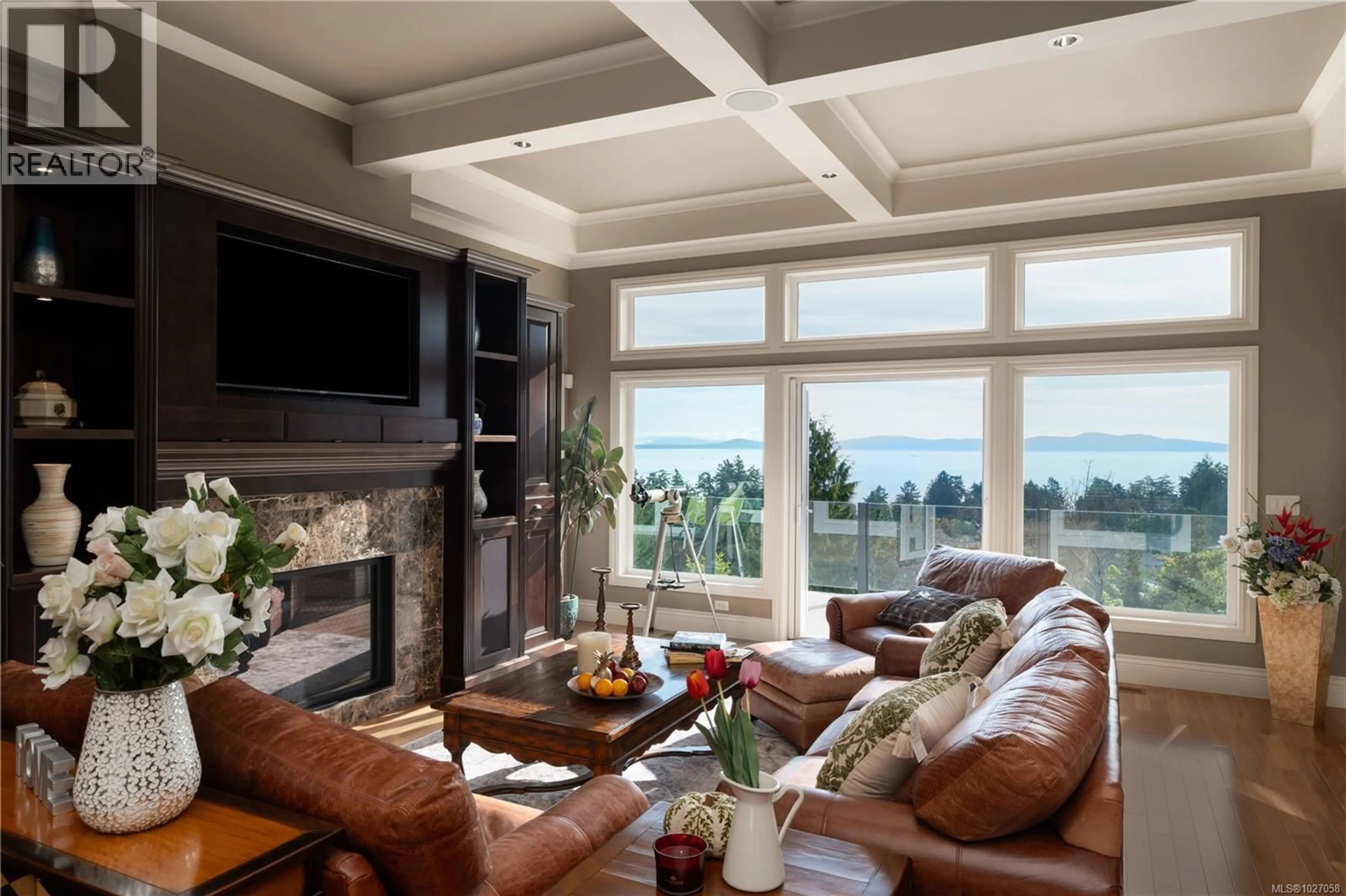 Living room with furniture, unknown for 970 SEAPEARL PLACE, Saanich British Columbia V8Y2X2