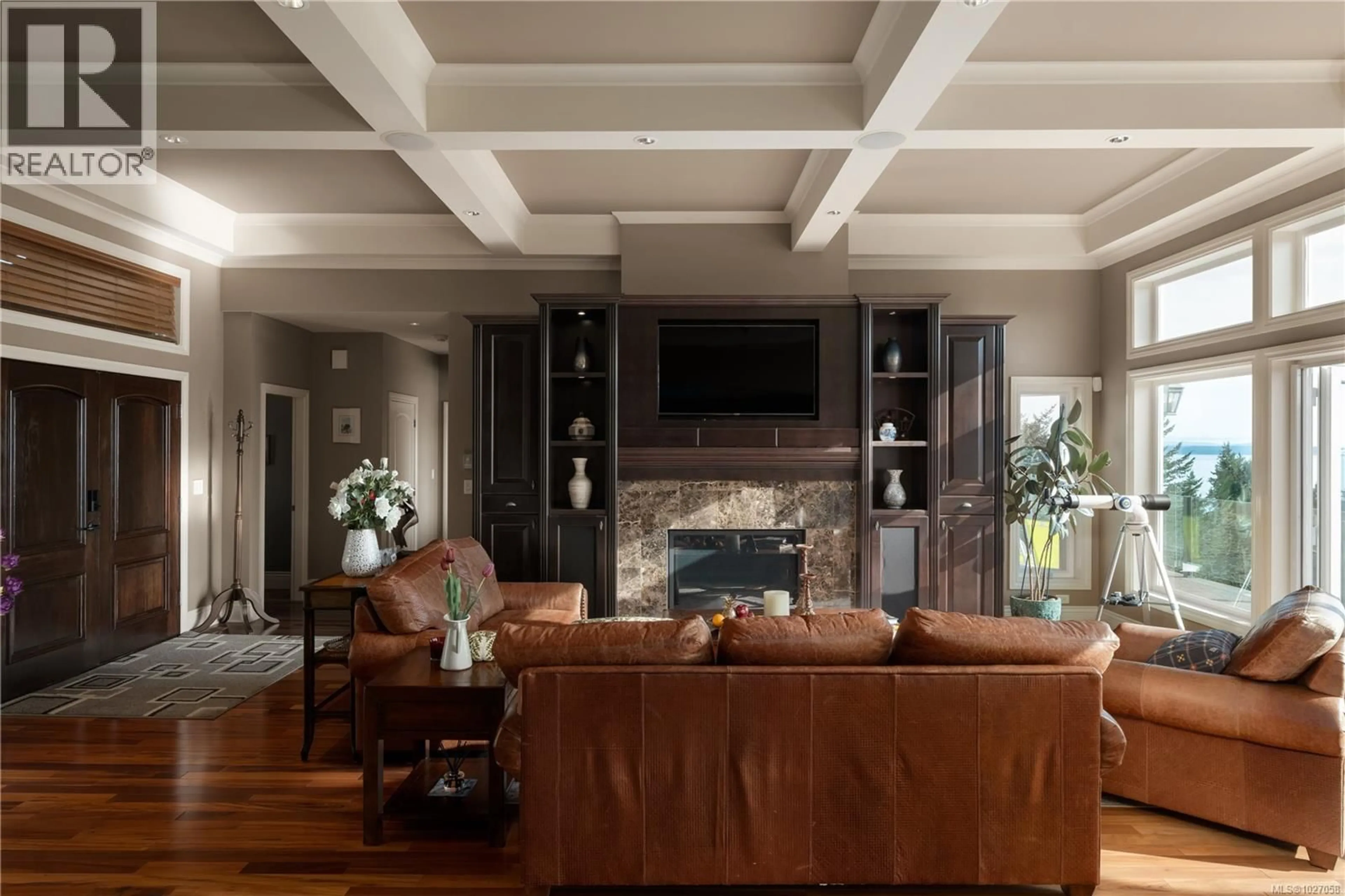 Living room with furniture, unknown for 970 SEAPEARL PLACE, Saanich British Columbia V8Y2X2