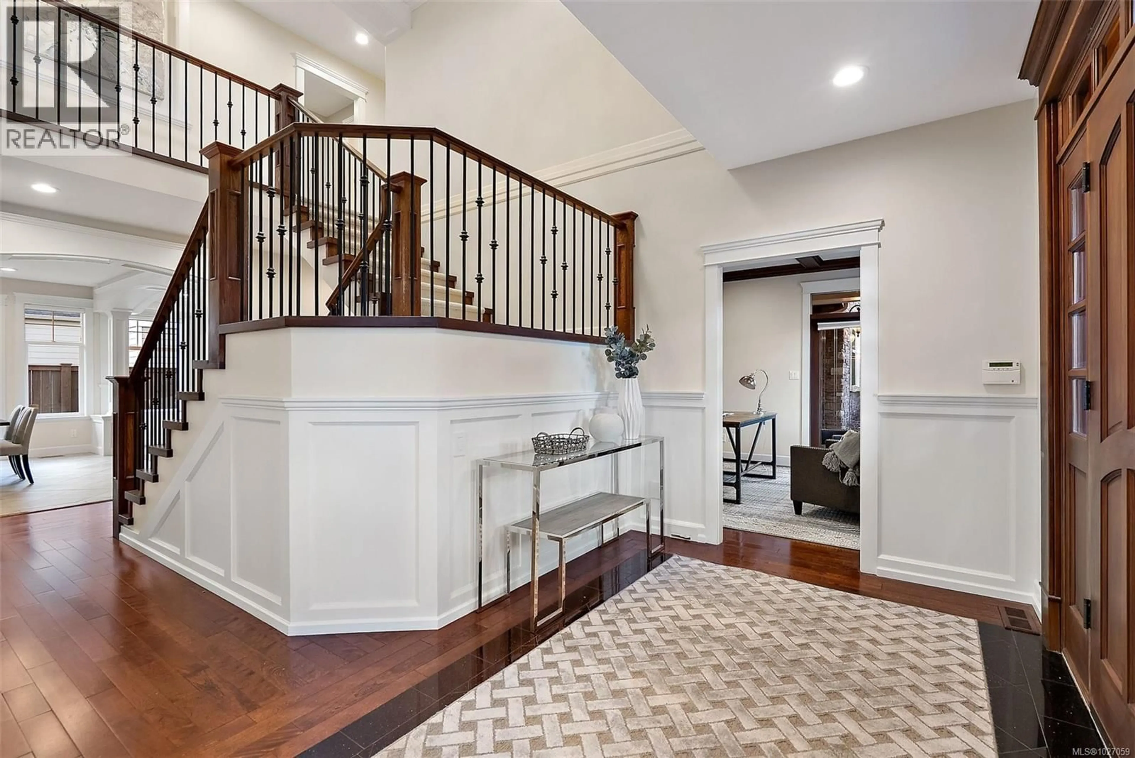 Indoor entryway for 4973 LA QUINTA PLACE, Saanich British Columbia V8Y3G9