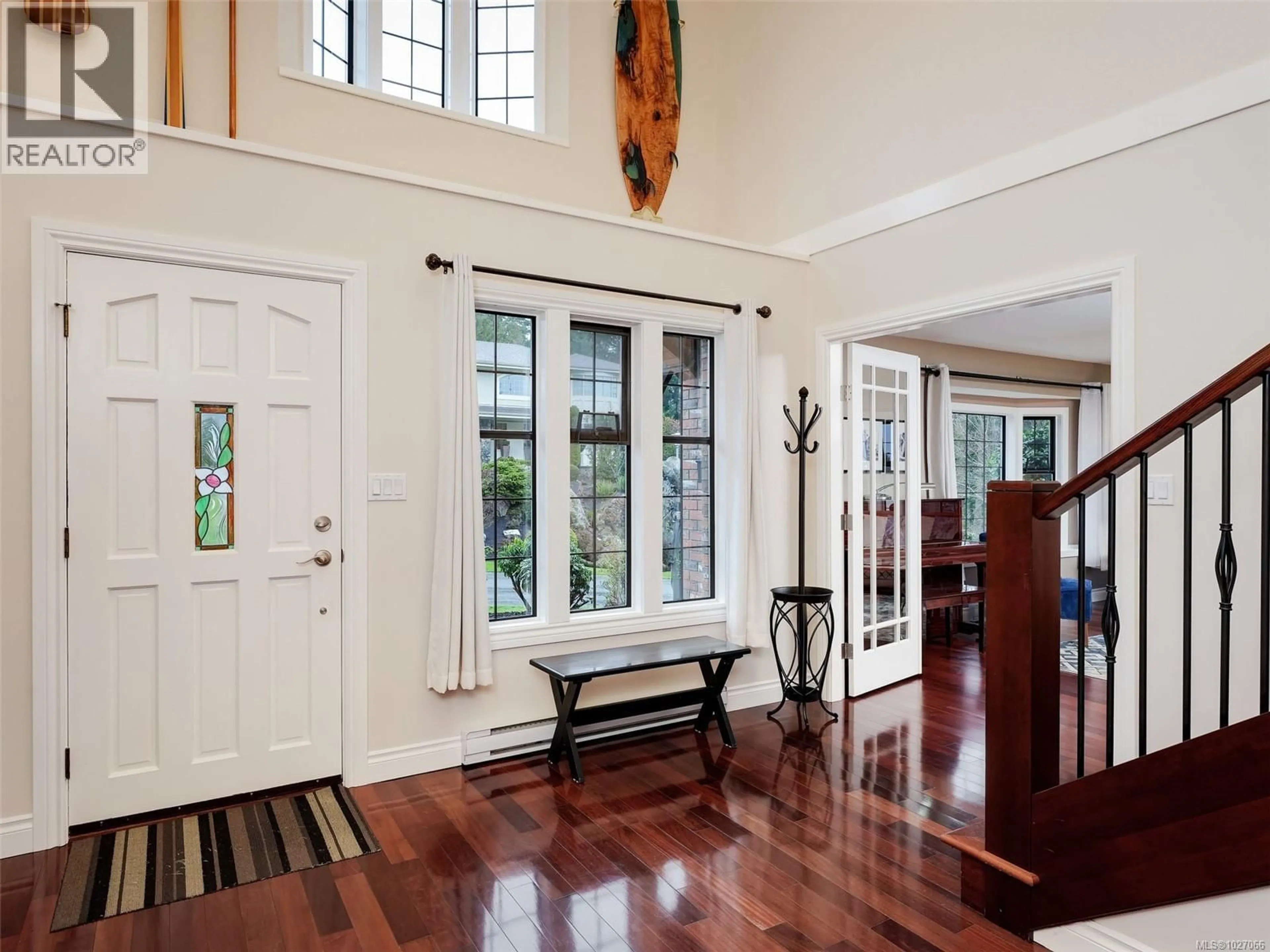 Indoor entryway for 4758 AMBLEWOOD DRIVE, Saanich British Columbia V8Y2S3