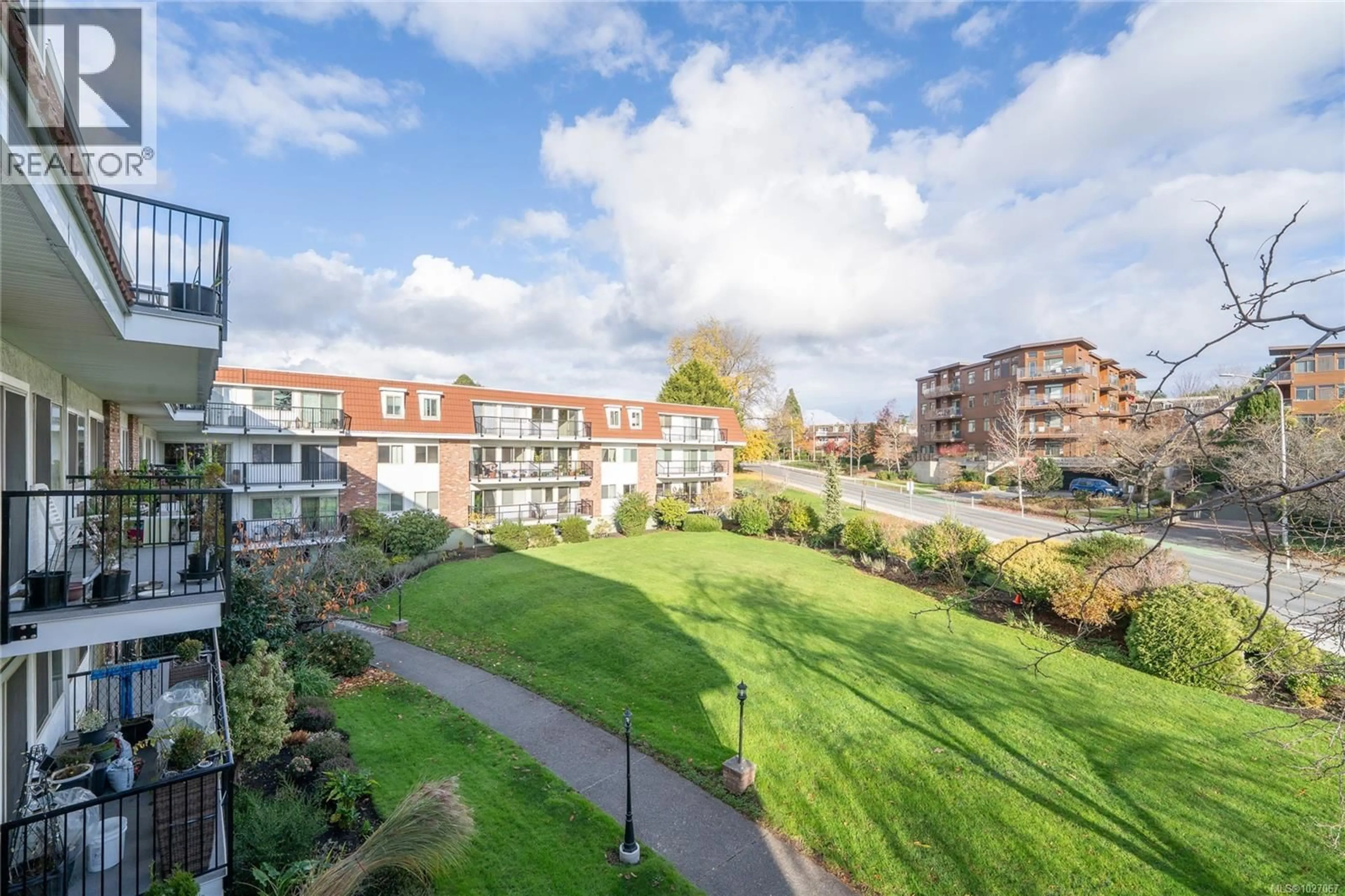 A pic from outside/outdoor area/front of a property/back of a property/a pic from drone, city buildings view from balcony for 218 - 1680 POPLAR AVENUE, Saanich British Columbia V8P4K7