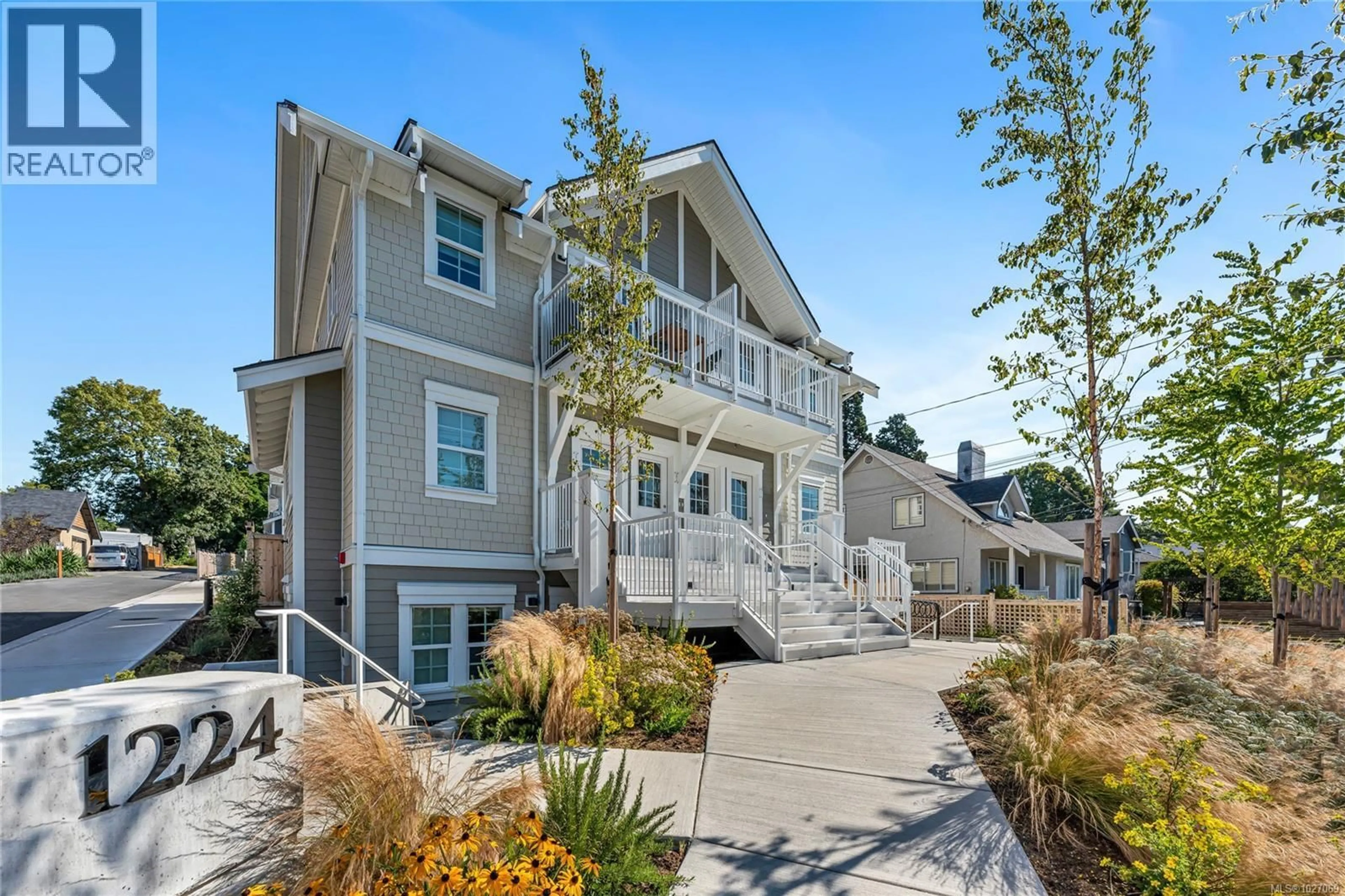 Home with vinyl exterior material, street for 102 A - 1224 RICHARDSON STREET, Victoria British Columbia V8V3E1