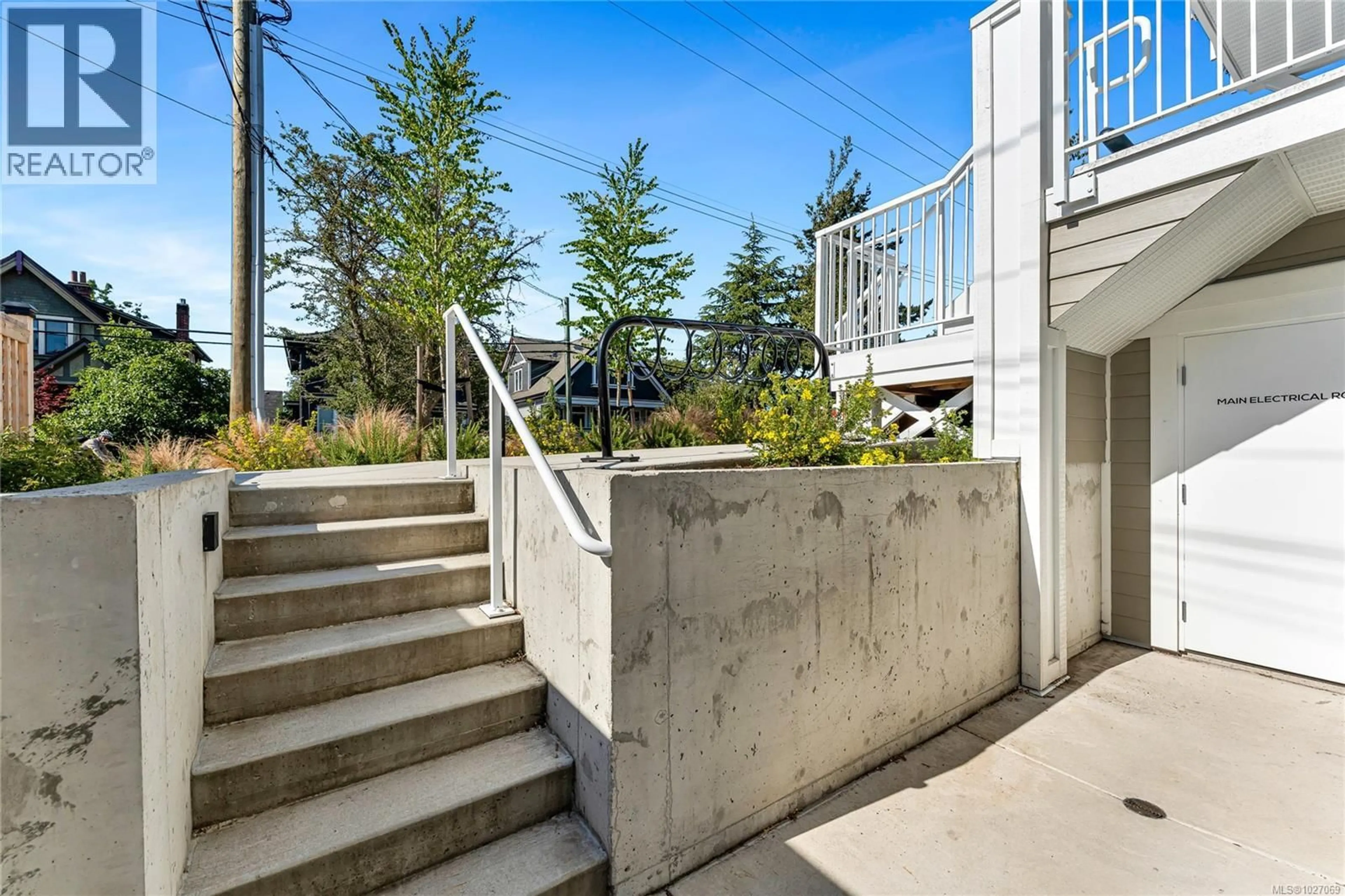 Unknown for 102 A - 1224 RICHARDSON STREET, Victoria British Columbia V8V3E1