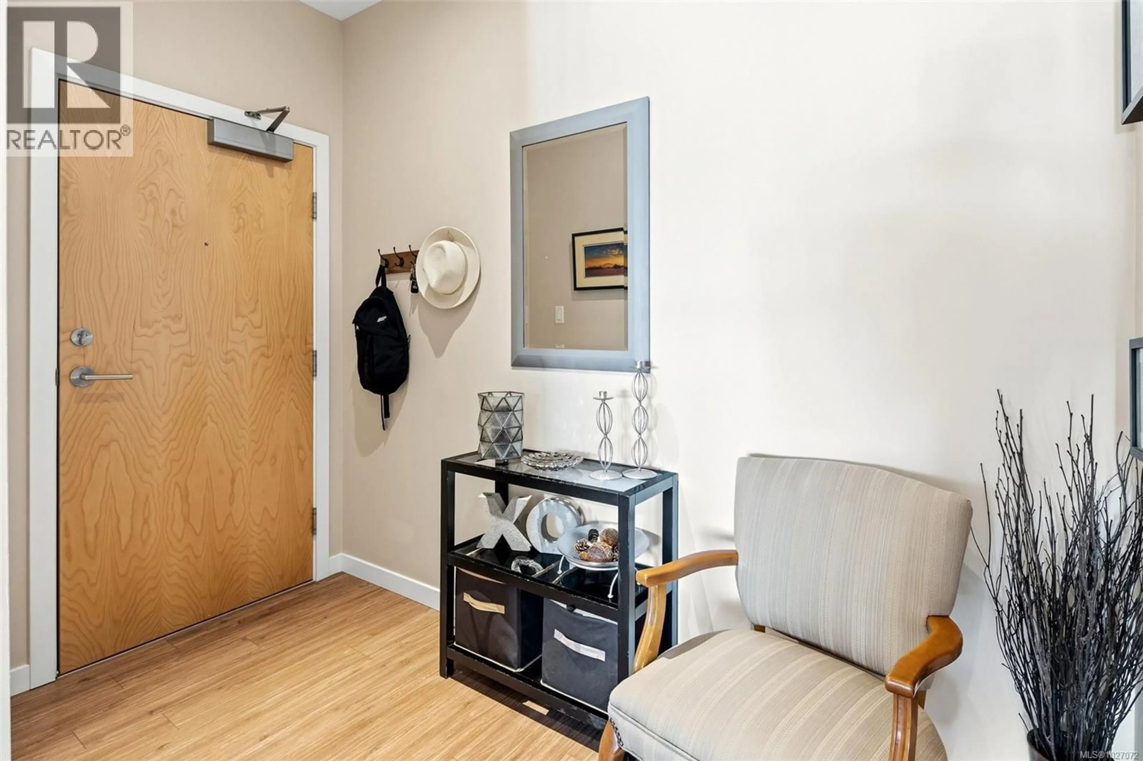 Indoor entryway for 210 - 785 TYEE ROAD, Victoria British Columbia V9A0G2