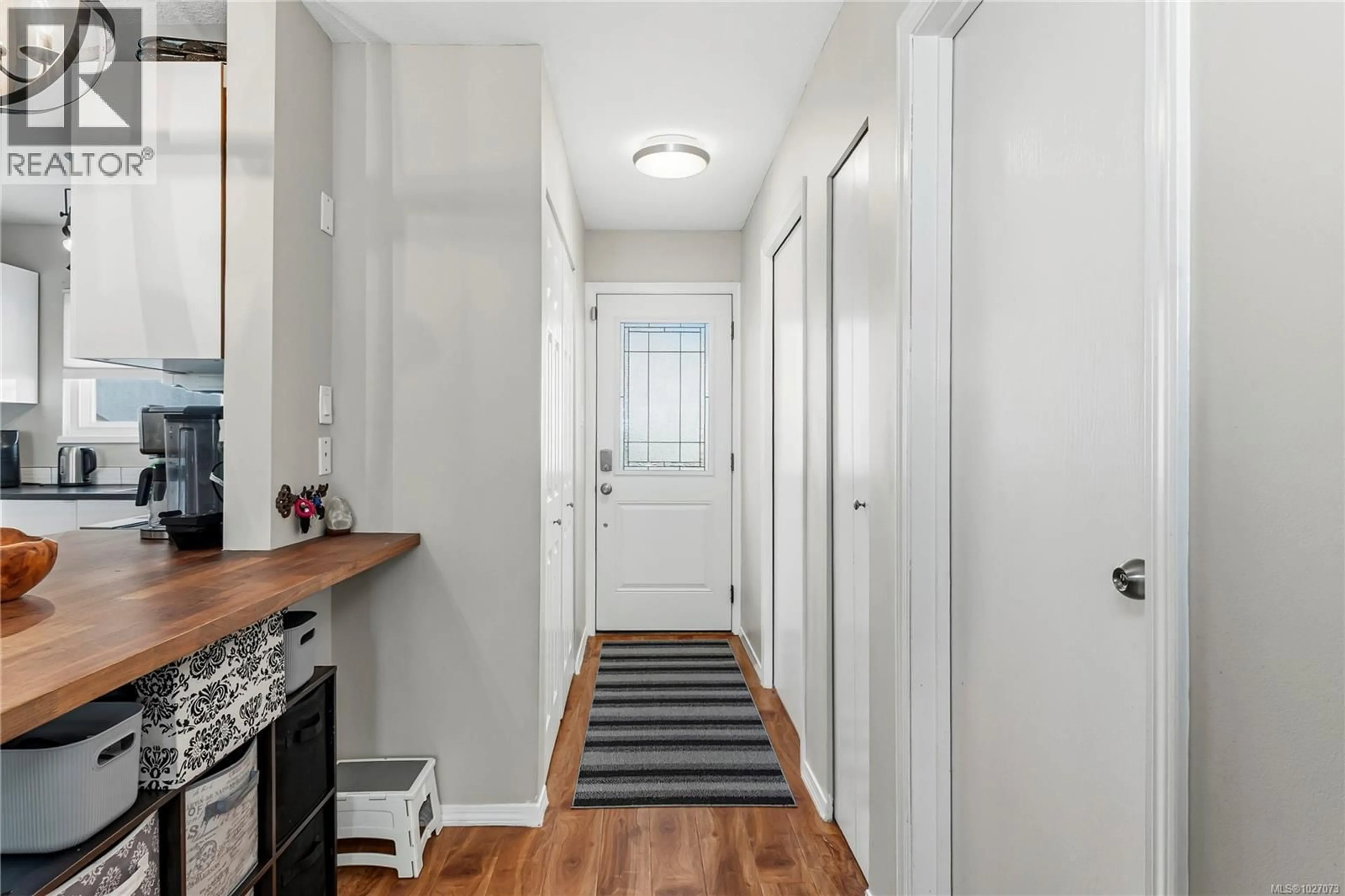 Indoor entryway for 13 - 400 ROBRON ROAD, Campbell River British Columbia V9W5N5