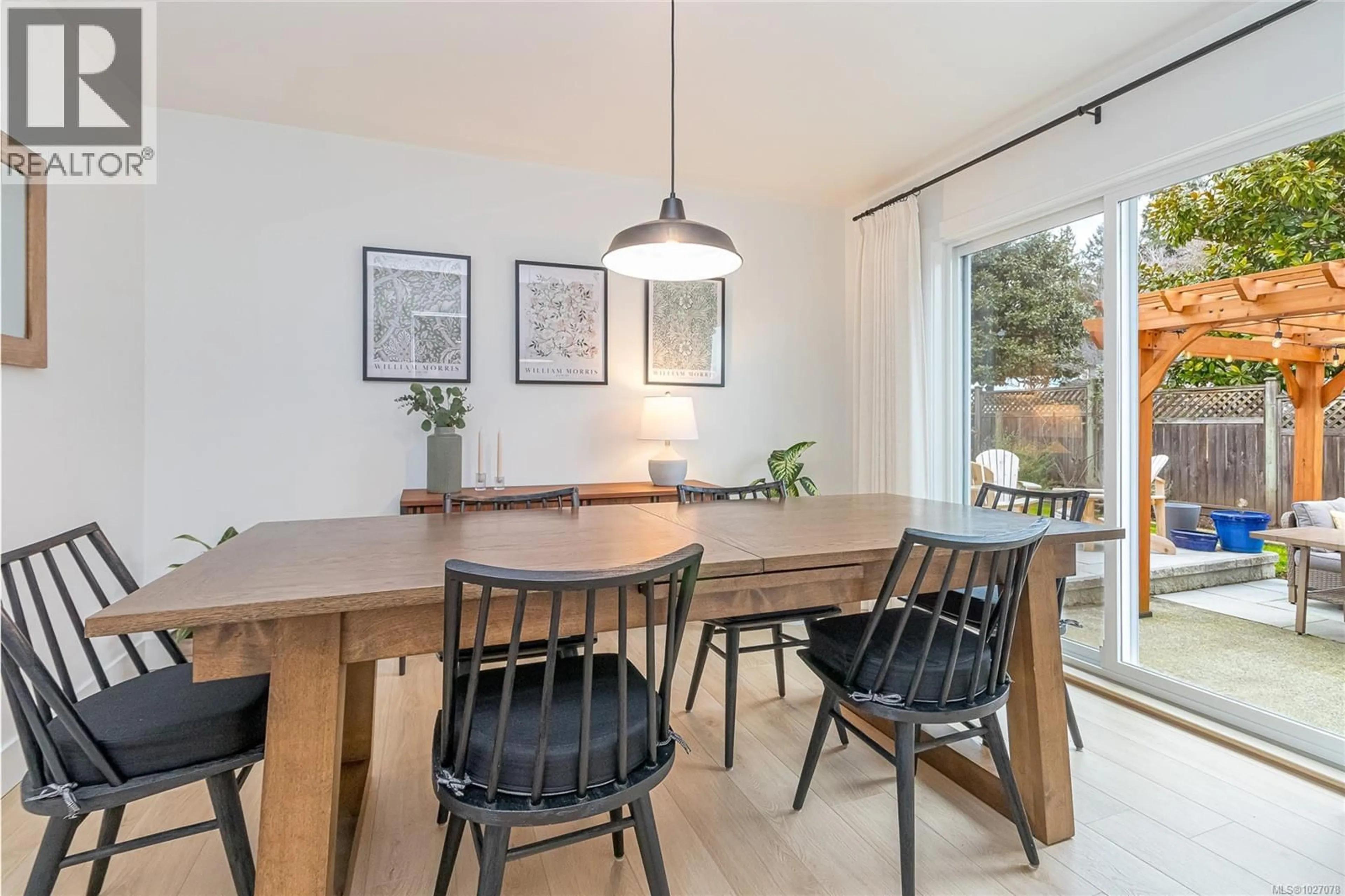Dining room, wood/laminate floor for 2060 BERKSHIRE PLACE, Nanaimo British Columbia V9T5R3