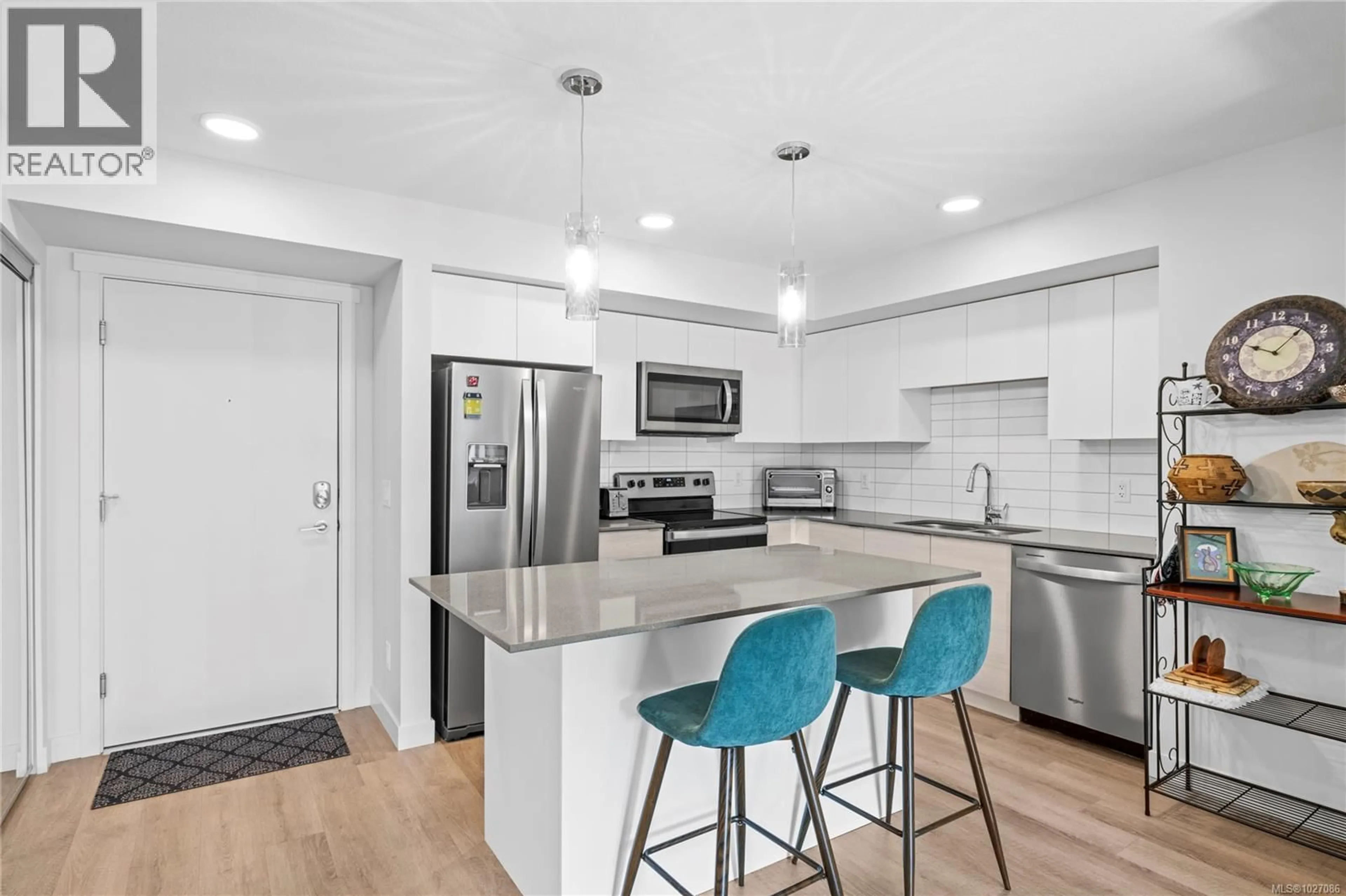 Open concept kitchen, unknown for 308 - 4810 CEDAR RIDGE PLACE, Nanaimo British Columbia V9T0M7