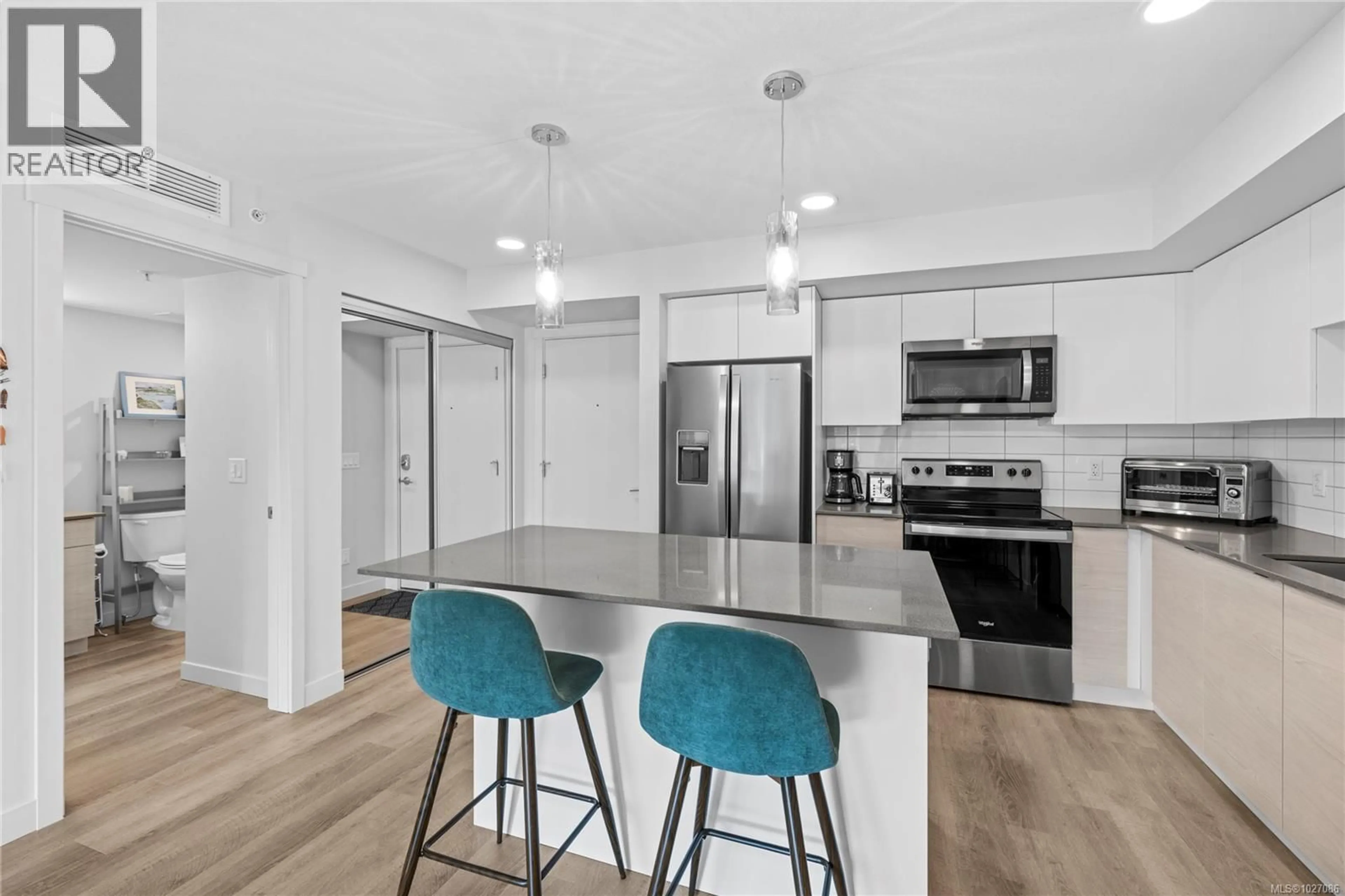 Open concept kitchen, unknown for 308 - 4810 CEDAR RIDGE PLACE, Nanaimo British Columbia V9T0M7