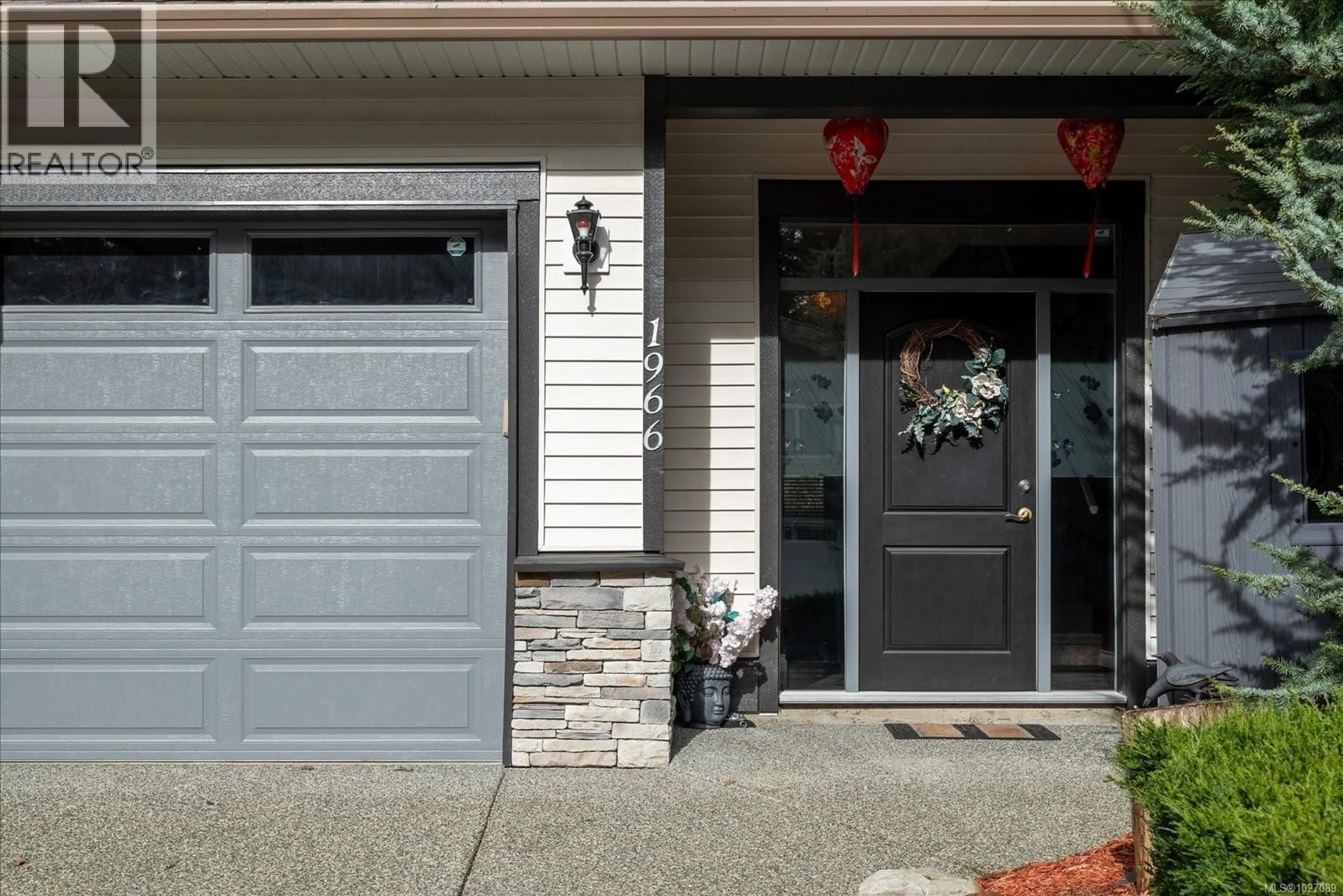 Indoor entryway for 1966 CAMAS ROAD, Nanaimo British Columbia V9R0G9