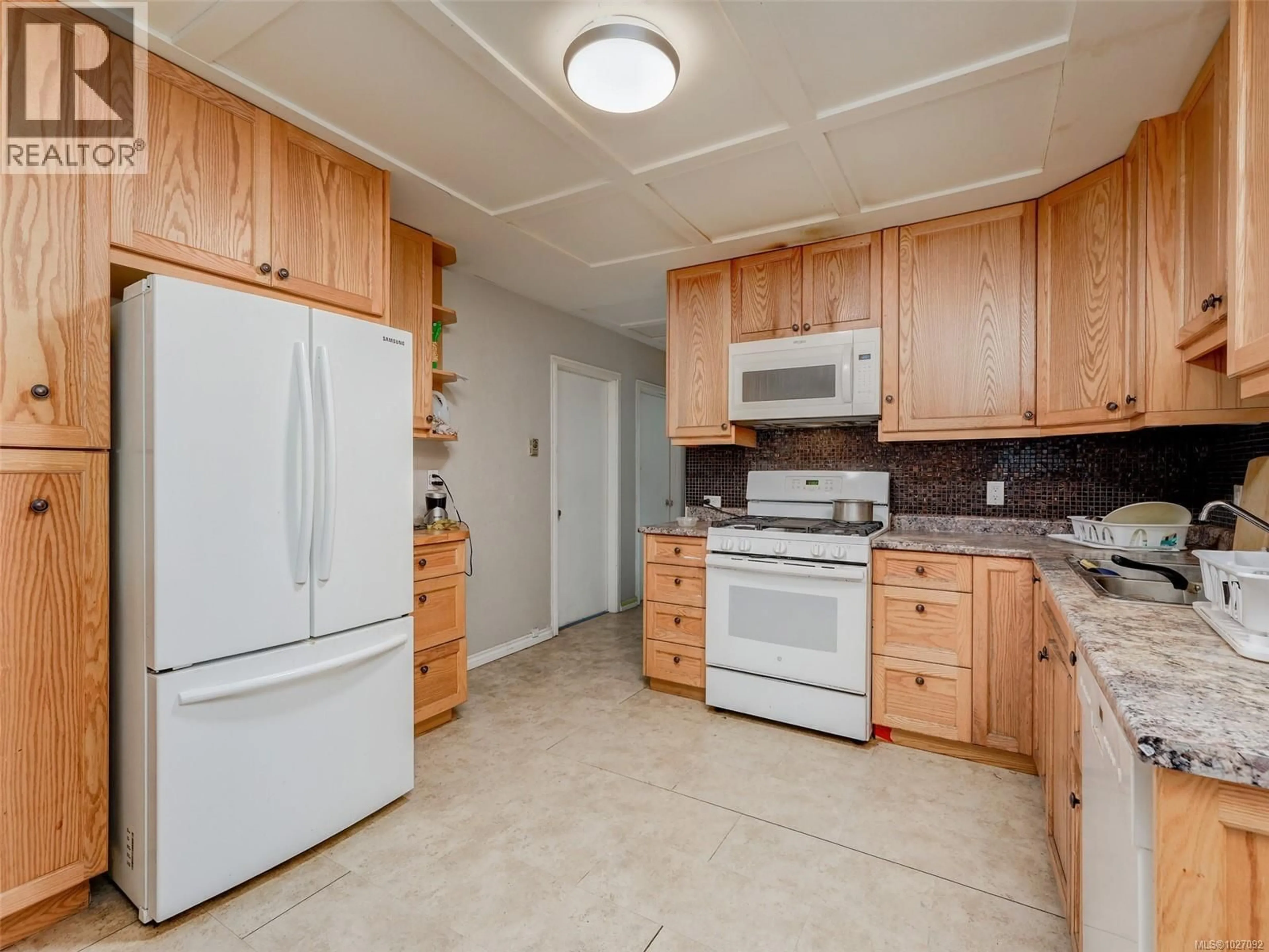 Standard kitchen, ceramic/tile floor for 2814 CARLOW ROAD, Langford British Columbia V9B4E3